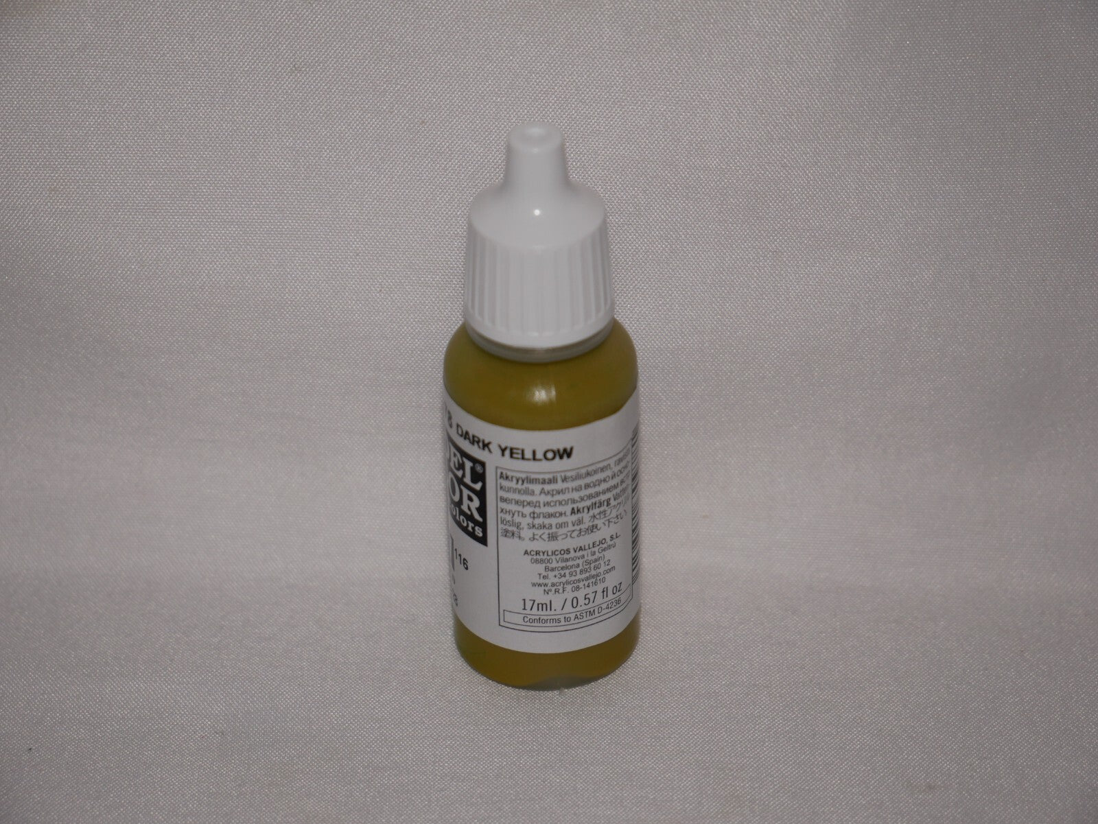 Vallejo Model Color Dark Yellow Acrylic 17ml/0.57 fl oz Dropper Bottle - 70.978