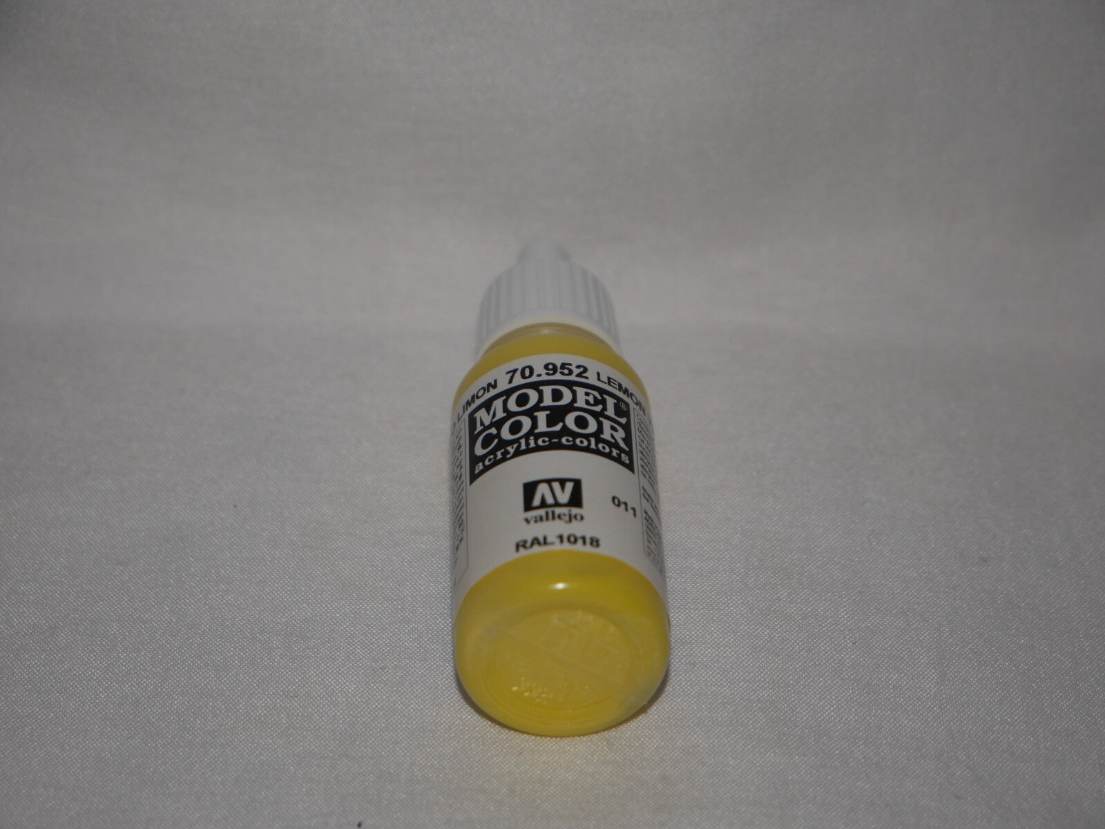 Vallejo Model Color Lemon Yellow Acrylic 17ml/0.57 fl oz Dropper Bottle - 70.952
