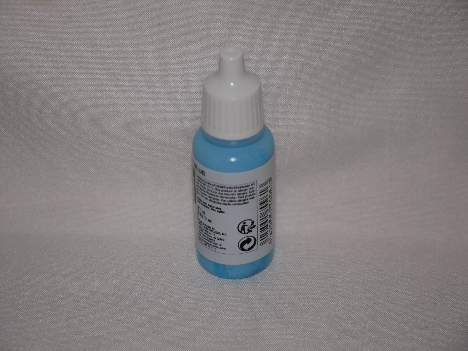 Vallejo Model Color Sky Blue Acrylic 17ml/0.57 fl oz Dropper Bottle - 70.961