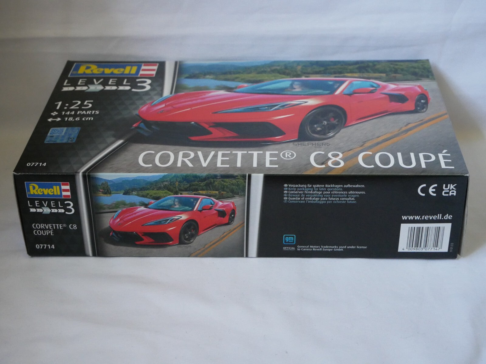 Revell 1:25 Scale Chevrolet Corvette C8 Coupe Sports Car Skill Level 3 - 07714