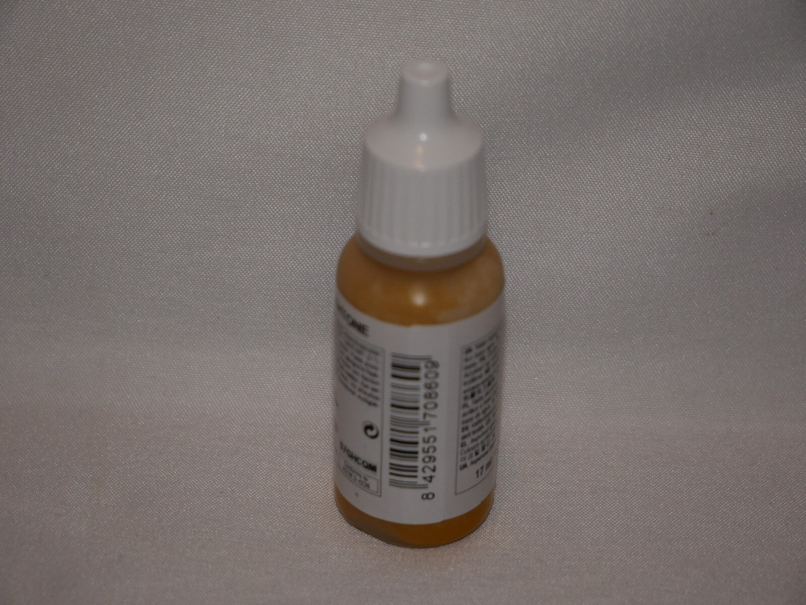 Vallejo Model Color Medium Fleshtone Acrylic 17ml Dropper Botlle - 70.860