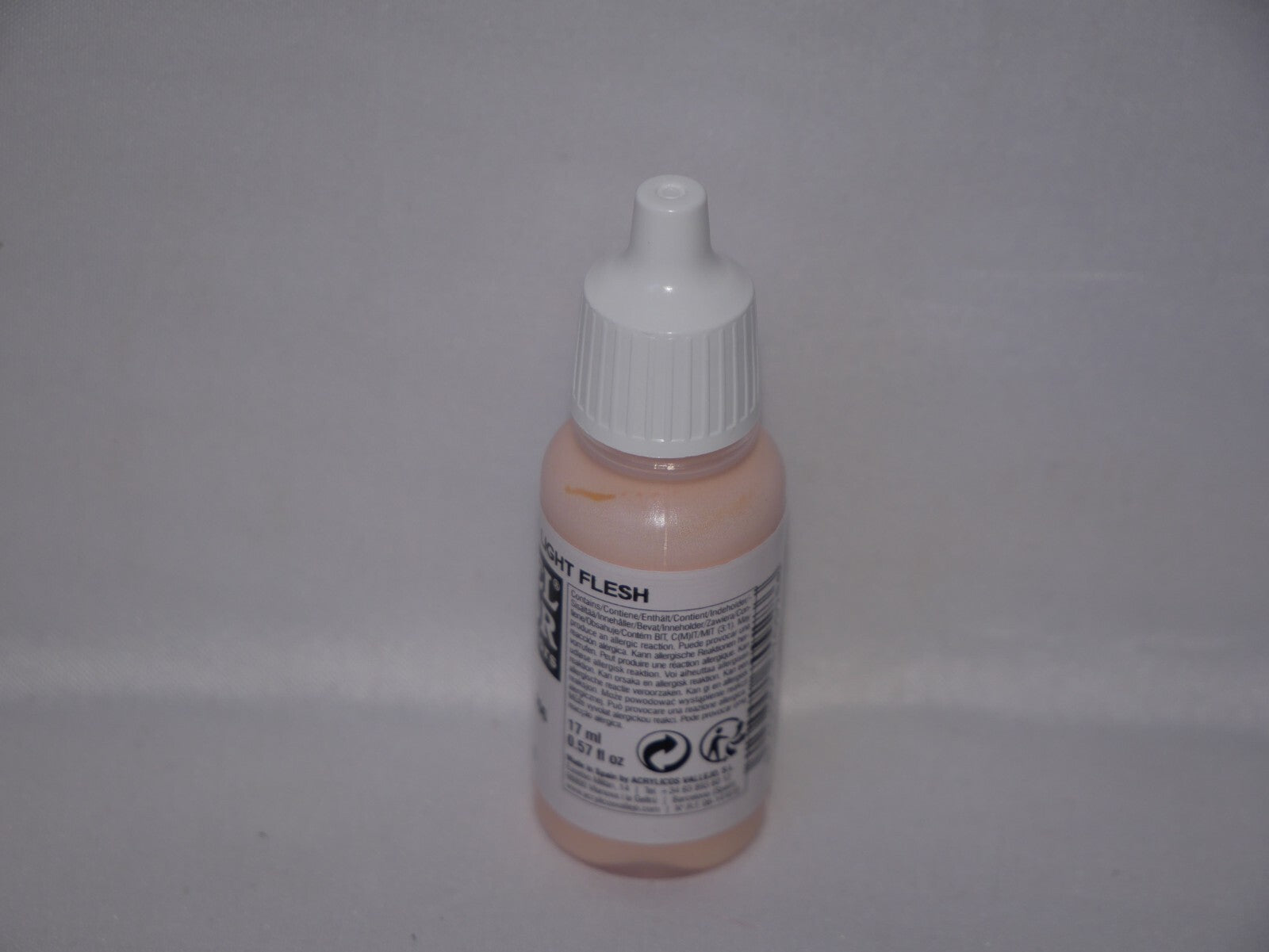 Vallejo Model Color Light Flesh Acrylic 17ml /0.57 fl oz Dropper Bottle - 70.928