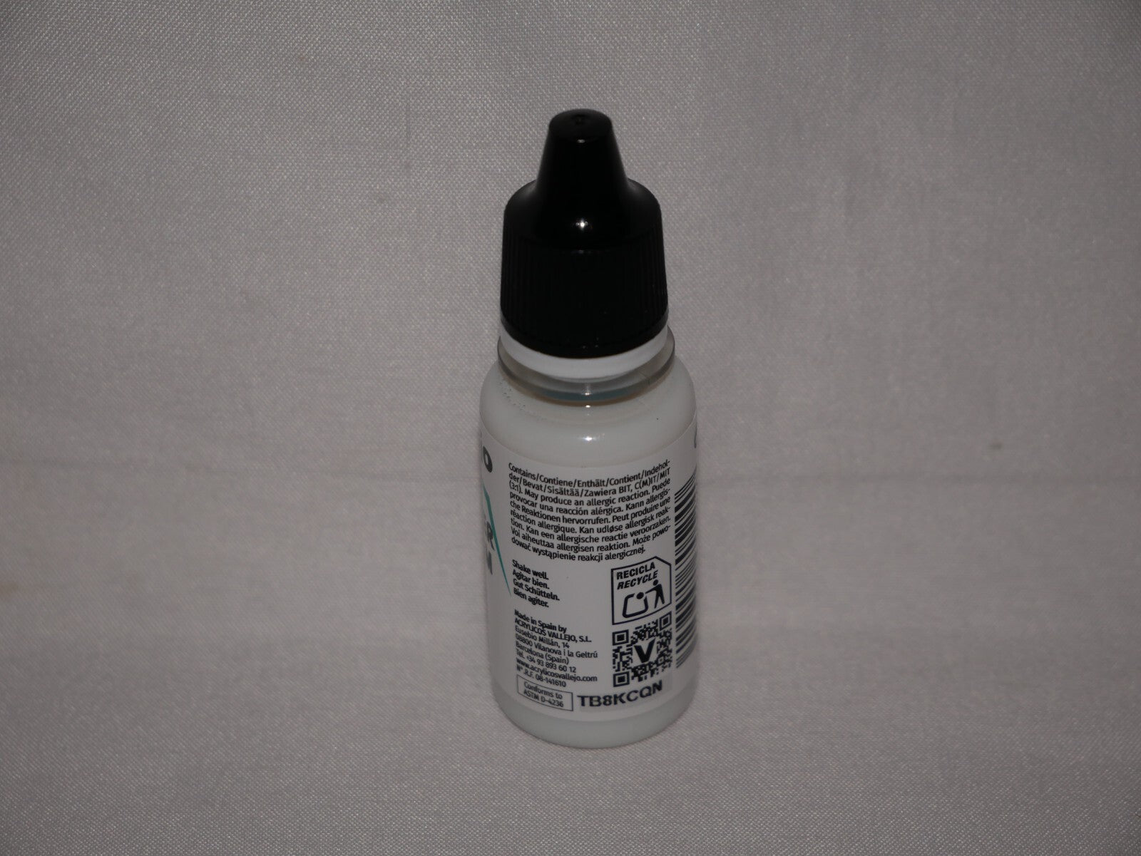 Vallejo Auxiliary Products Thinner Medium 18ml/0.60 fl oz Dropper Bottle 70.524