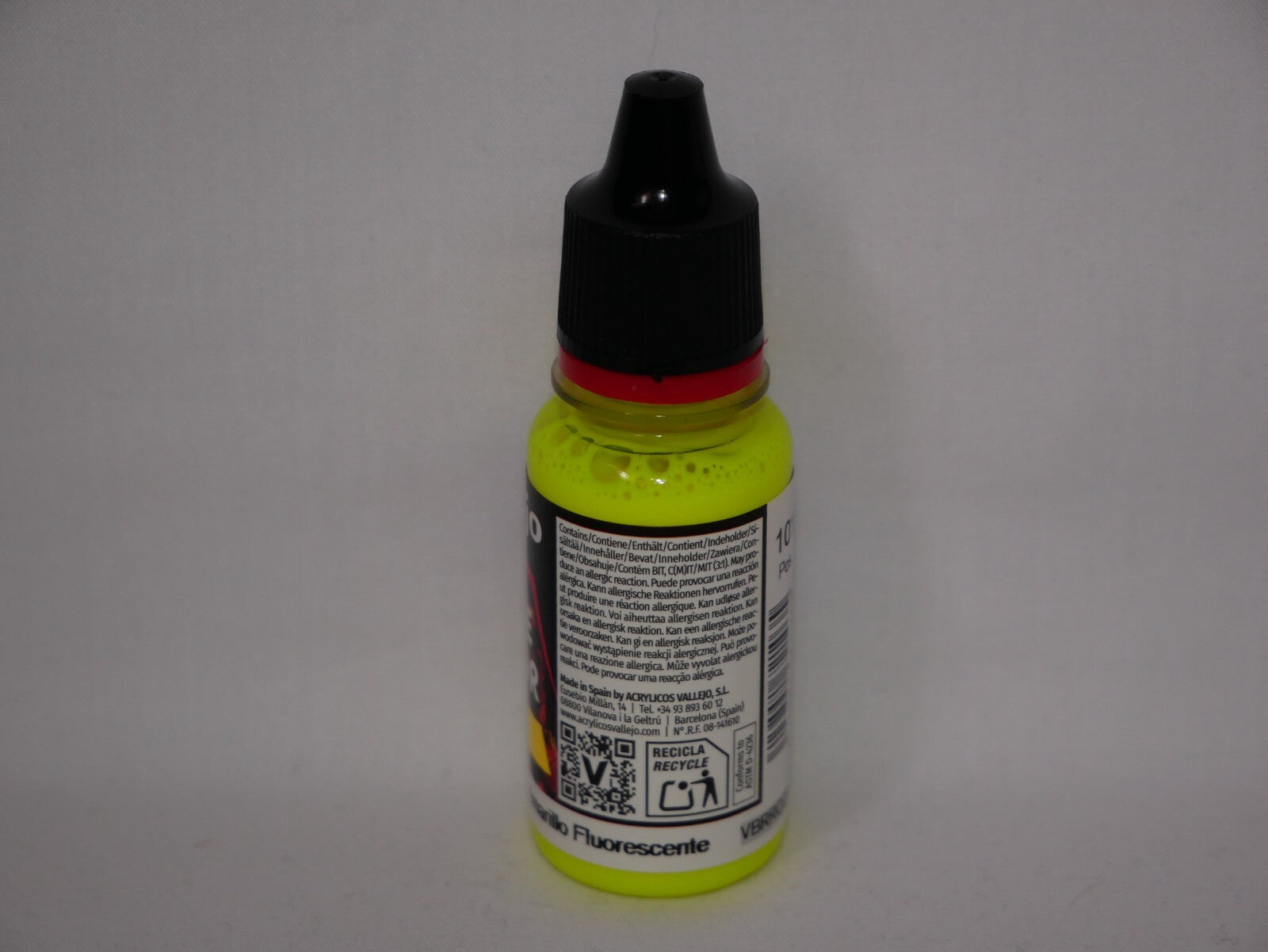 Vallejo Game Color Acrylic Range Fluorescent Yellow 18ml Dropper Bottle - 72.103
