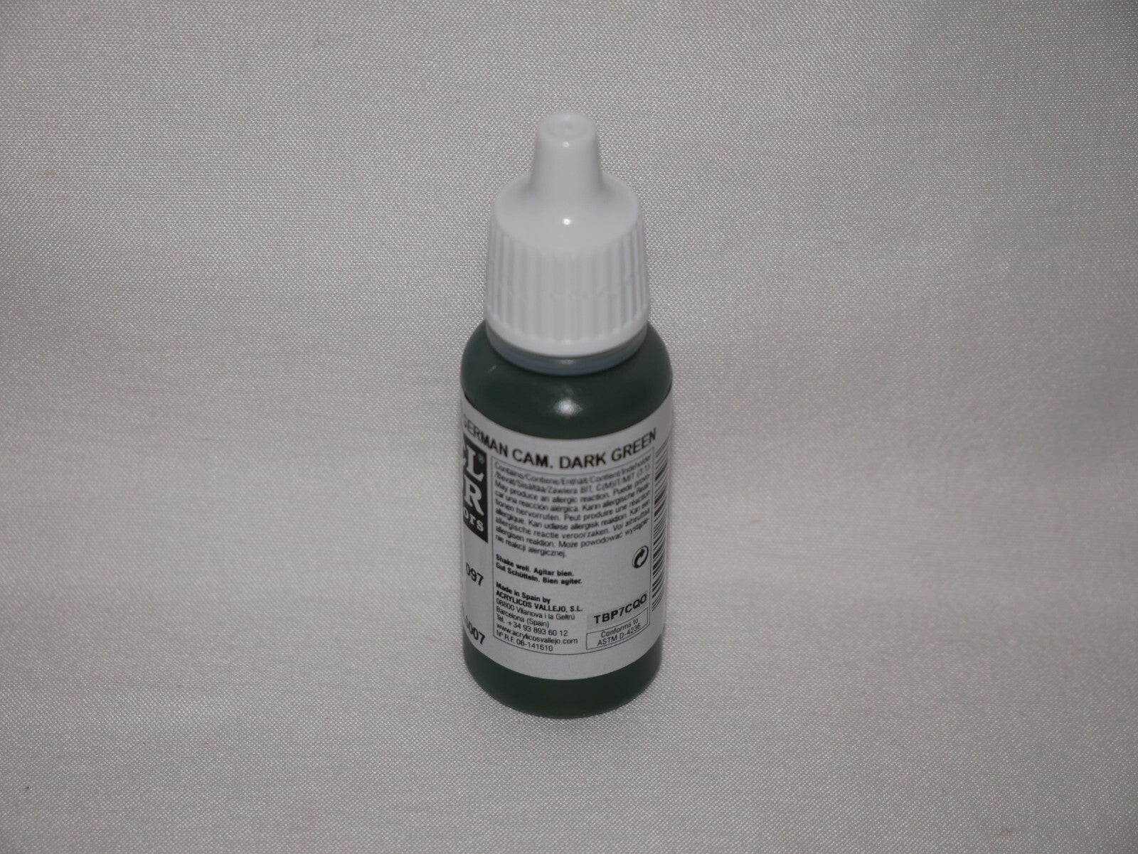 Vallejo Model Color German Camo Dark Green Acrylic 17ml Dropper Bottle - 70.979