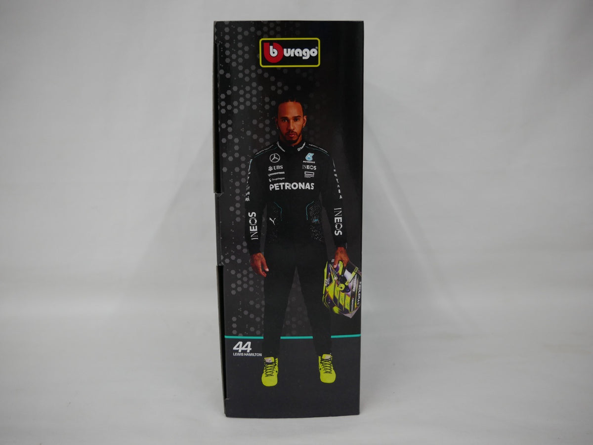 Burago 1:43 Scale Mercedes-AMG Petronas Forumla One Team Pit Pass Diorma Playset - #18-38452H