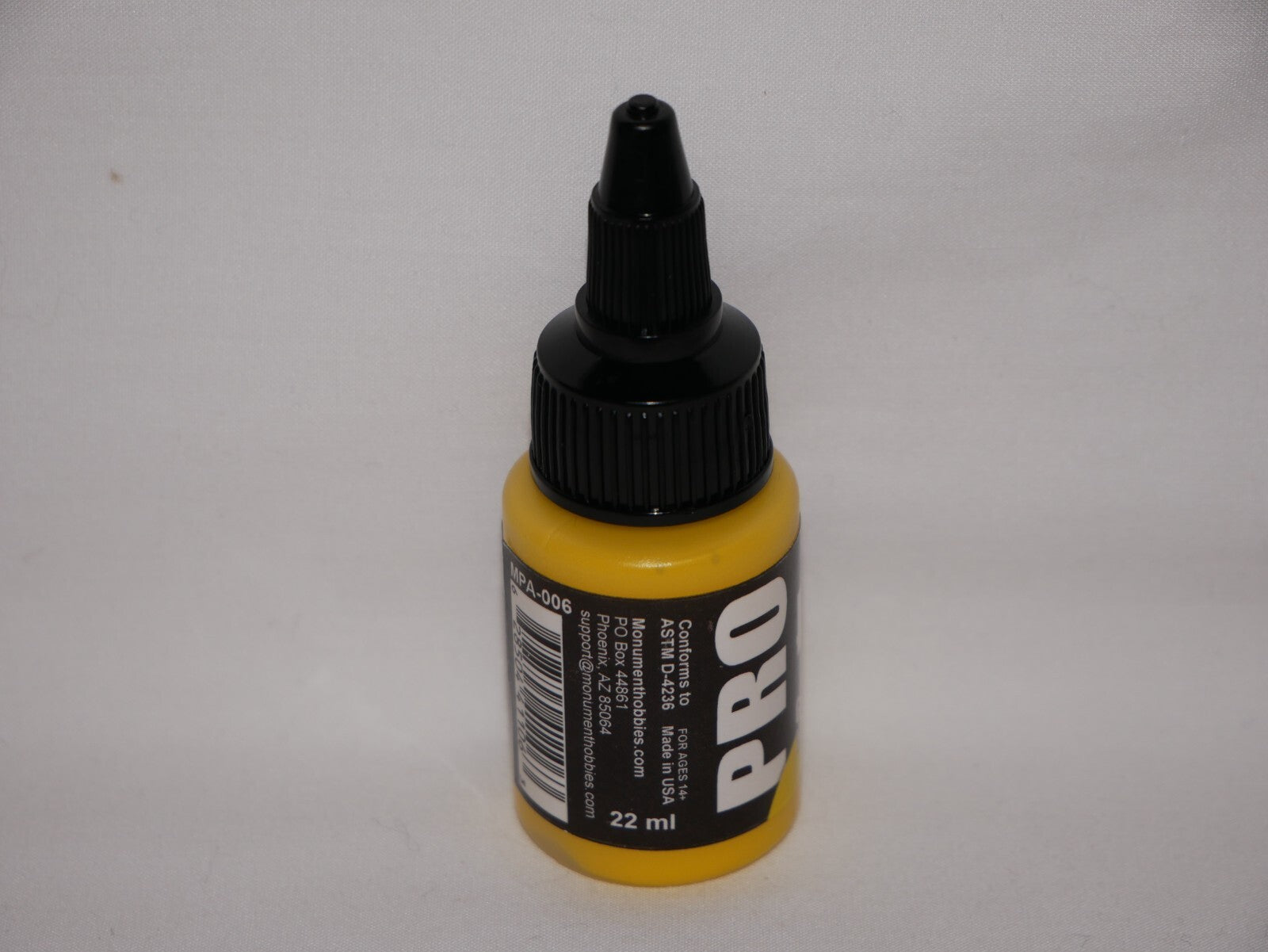 Monument Hobbies Pro Acryl Range Golden Yellow 22ml Twist Top Bottle - (MPA-006)