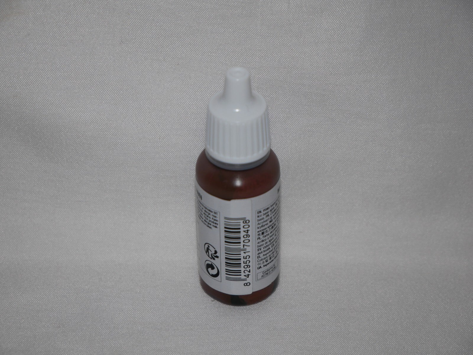 Vallejo Model Color Saddle Brown Acrylic 17ml/0.57 fl oz Dropper Bottle - 70.940