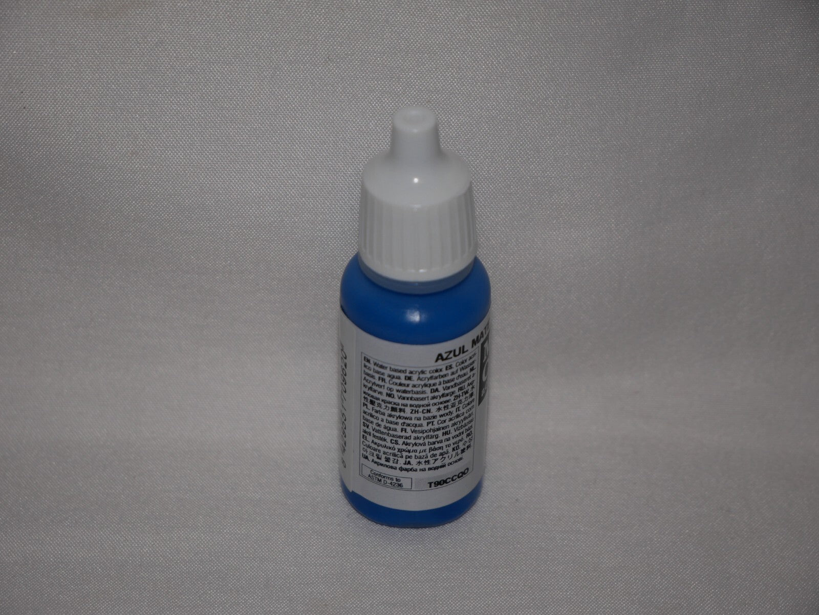 Vallejo Model Color Flat Blue Acrylic 17ml/0.57 fl oz Dropper Bottle - 70.962