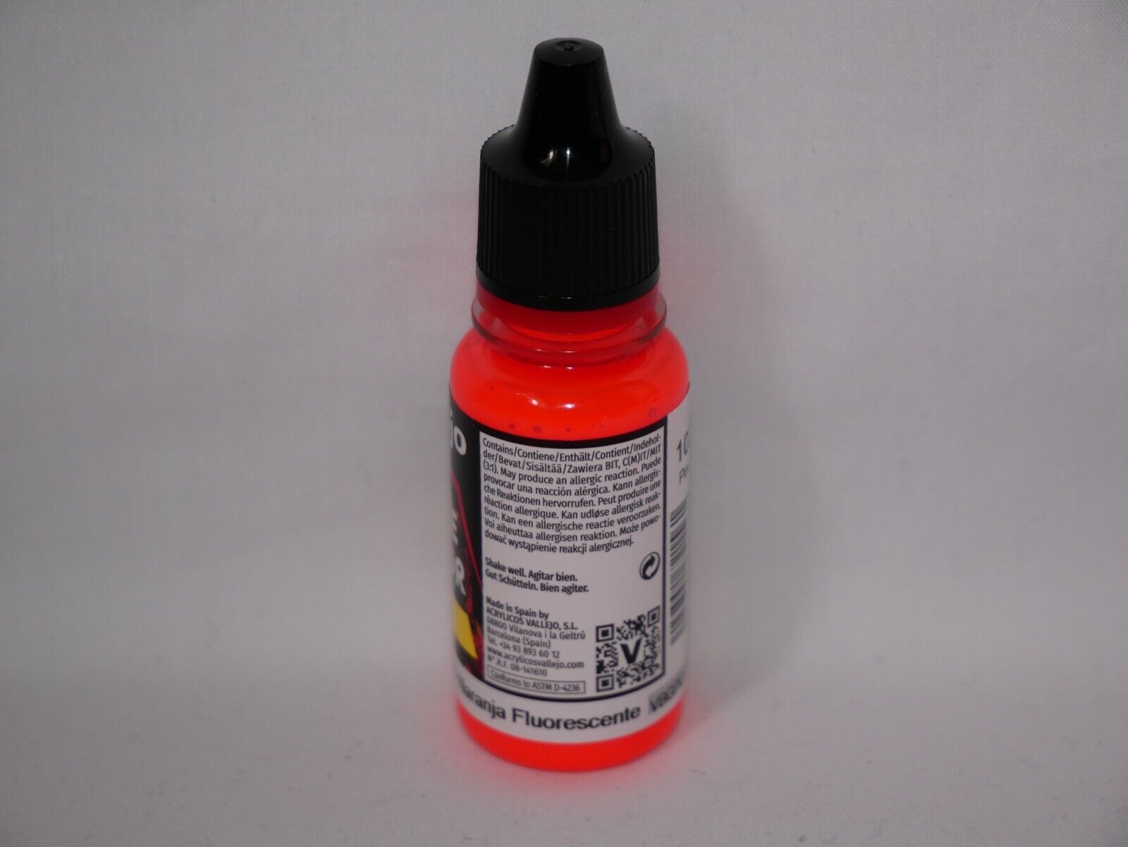 Vallejo Game Color Acrylic Range Fluorescent Orange 18ml Dropper Bottle - 72.156