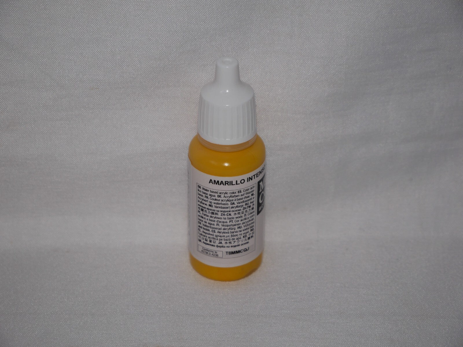Vallejo Model Color Deep Yellow Acrylic 17ml/0.57 fl oz Dropper Bottle - 70.915