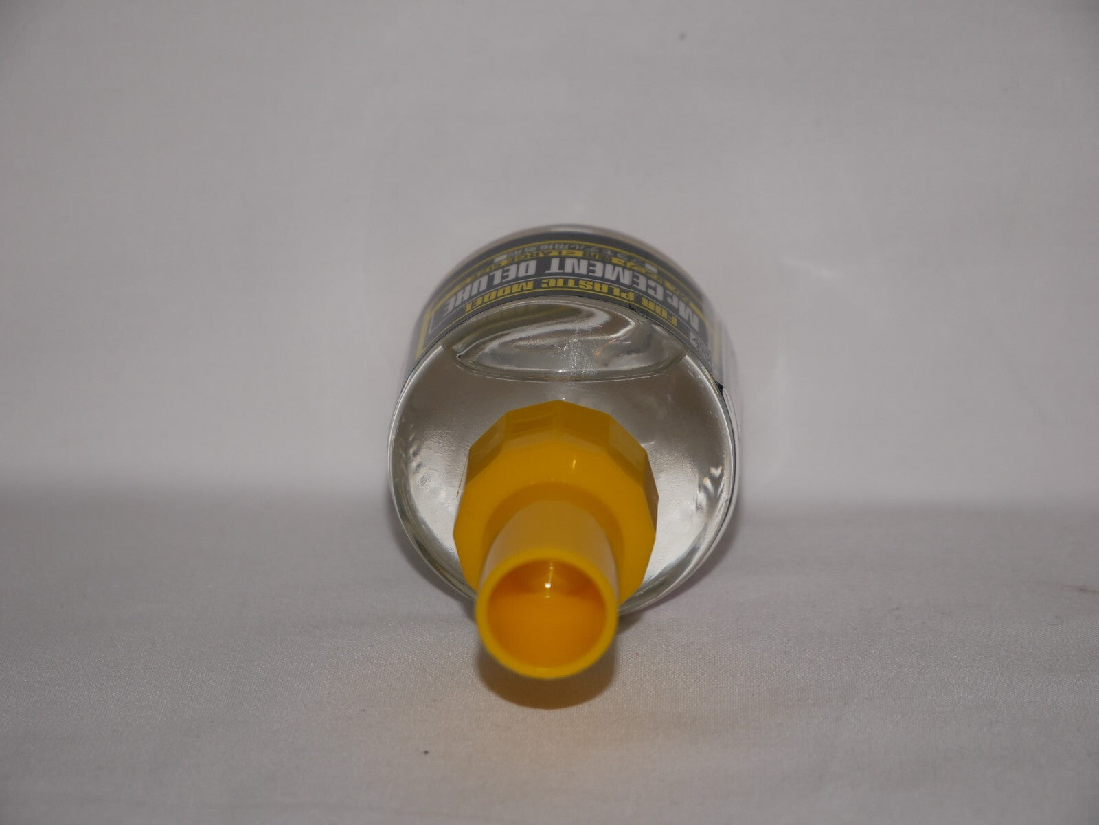 Mr Hobby Mr Cement Deluxe (Brush On Type) For Plastic Kits 40ml Bottle - MC-127