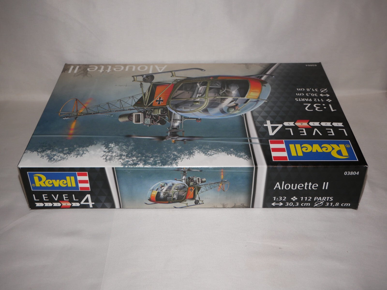 Revell 1:32 Aérospatiale Alouette II Model Helicopter Kit Skill Level 4 - 03804