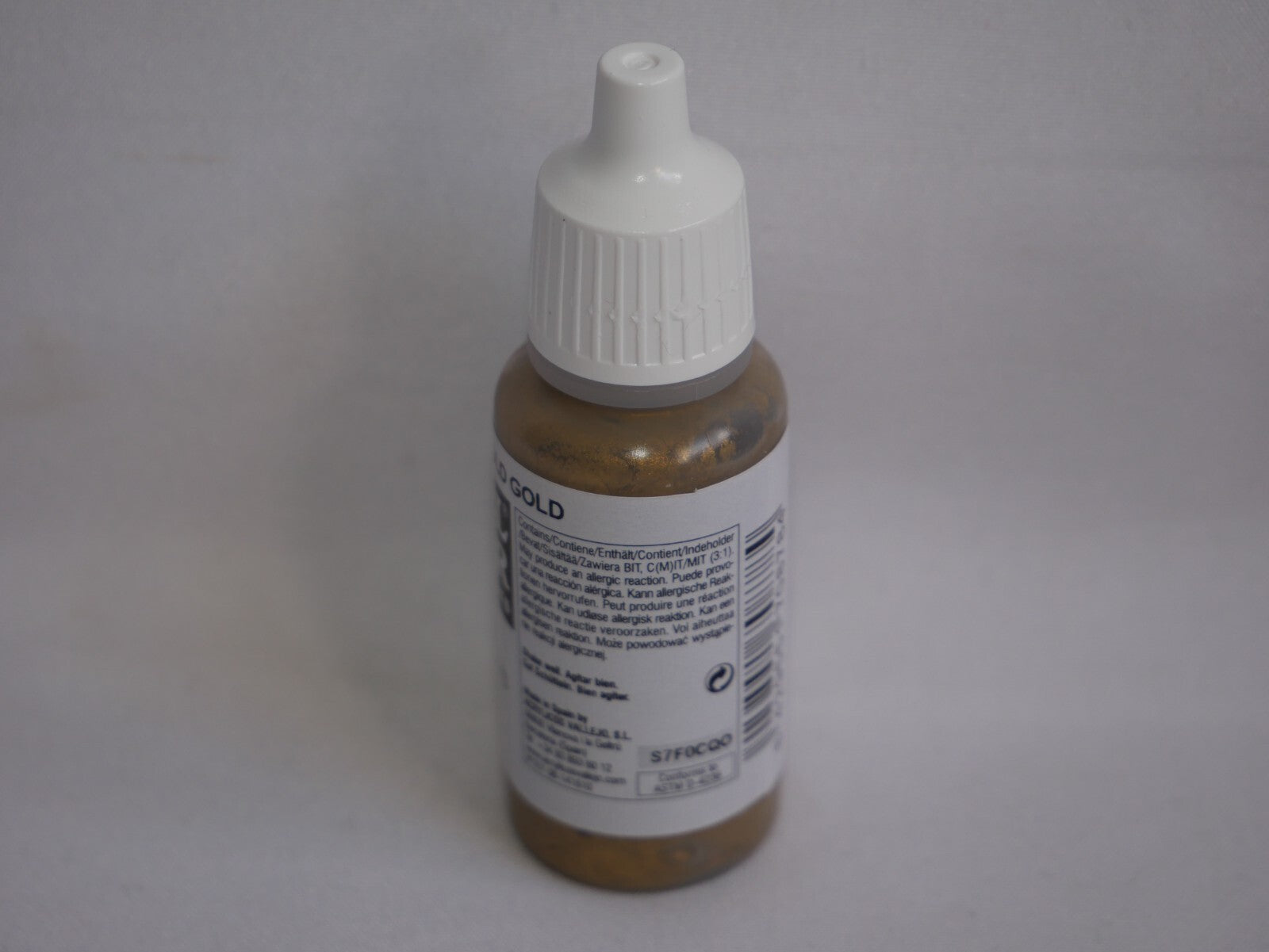 Vallejo Model Color Old Gold Metallic Acrylic 17ml/0.57 fl oz Dropper - 70.878