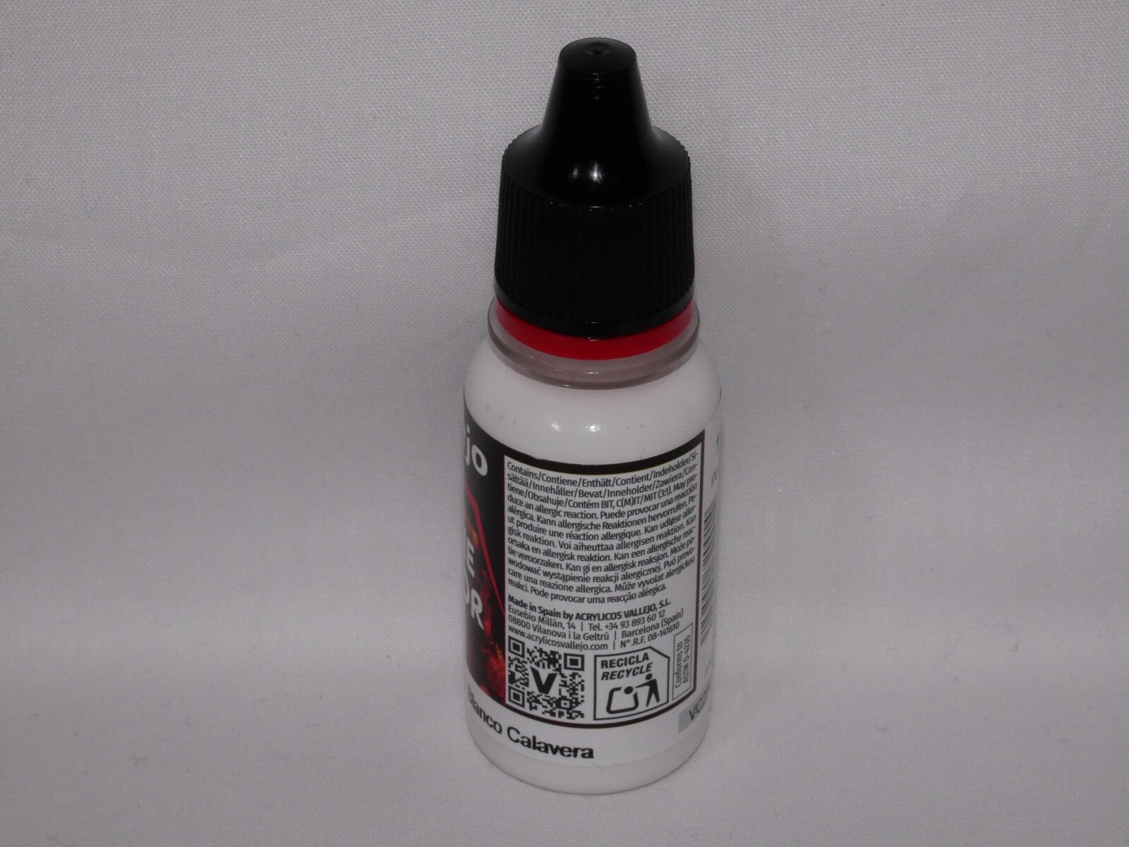 Vallejo Game Color Acrylic Range Dead White 18ml/0.6 fl oz Dropper Bottle 72.001