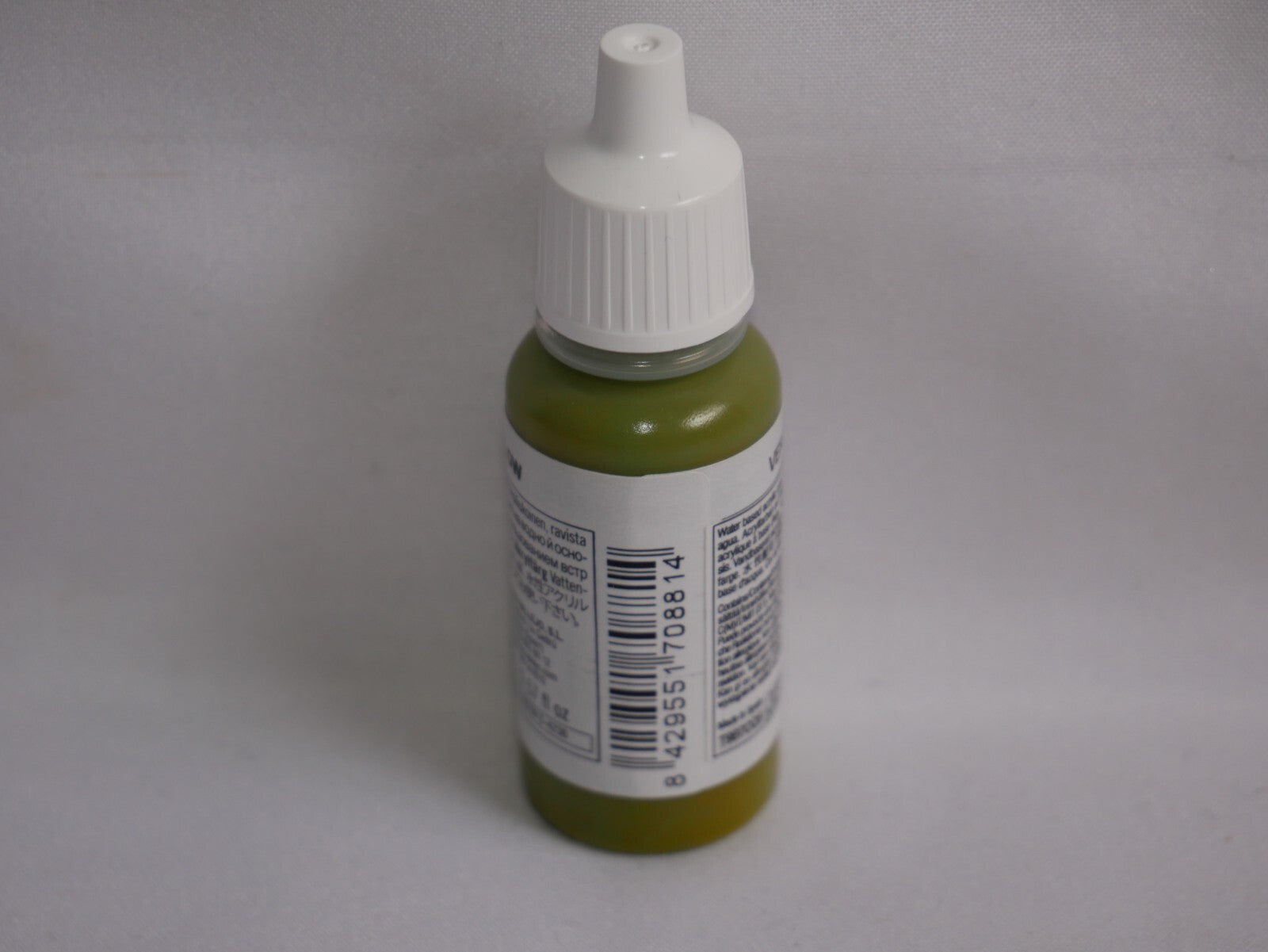 Vallejo Model Color Yellow Green Acrylic 17ml/0.57 fl oz Dropper Bottle - 70.881