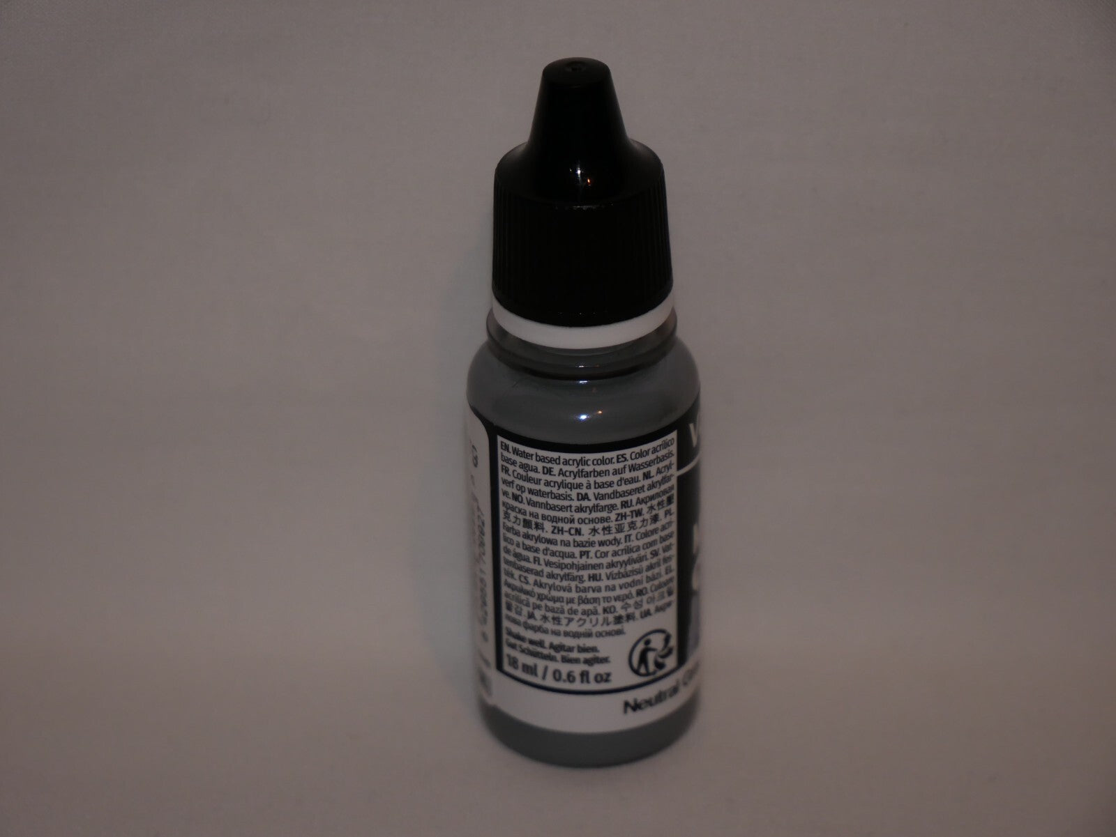 Vallejo Model Color Neutral Grey Acrylic 18ml/0.60 fl oz Dropper Bottle - 70.992