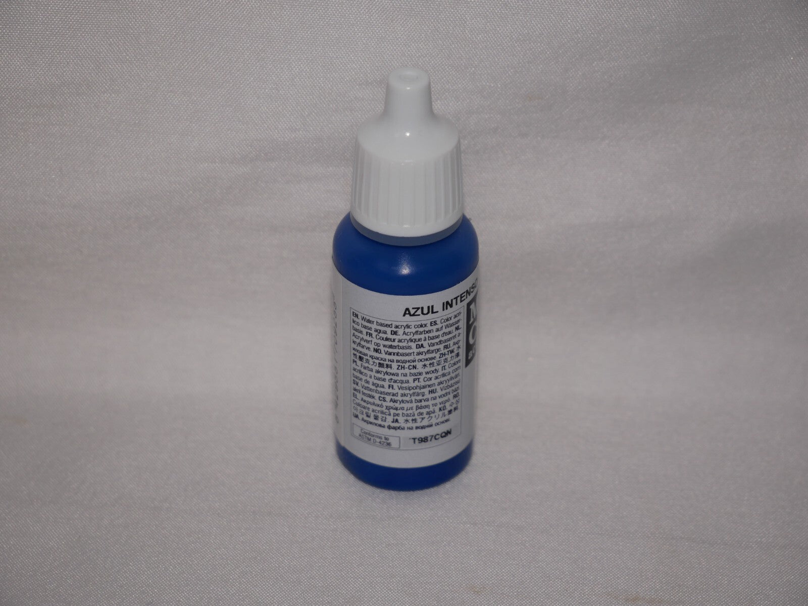 Vallejo Model Color Blue Acrylic 17ml/0.57 fl oz Dropper Bottle - 70.925