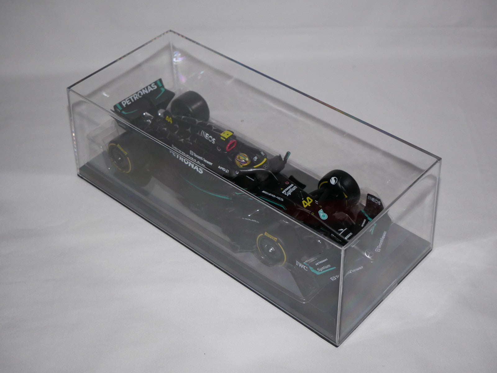 Burago 1:24 Scale Mercedes-AMG Petronas F1 2023 W14 No.43 Hamiliton - #18-28028H