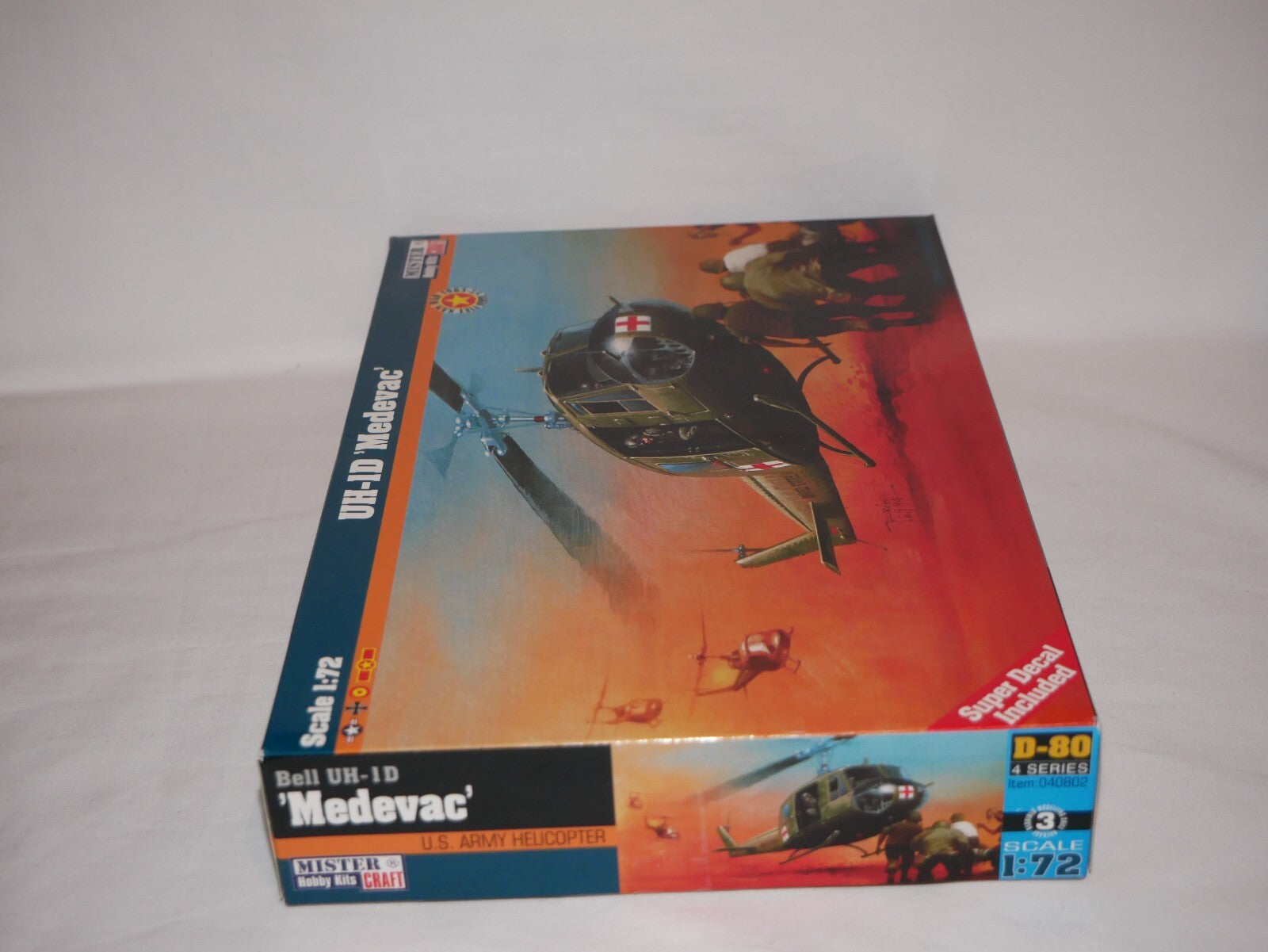MisterCraft Hobby Kits 1:72 Scale (D-80) US Army Bell UN-1D 'Medevac' - 040802