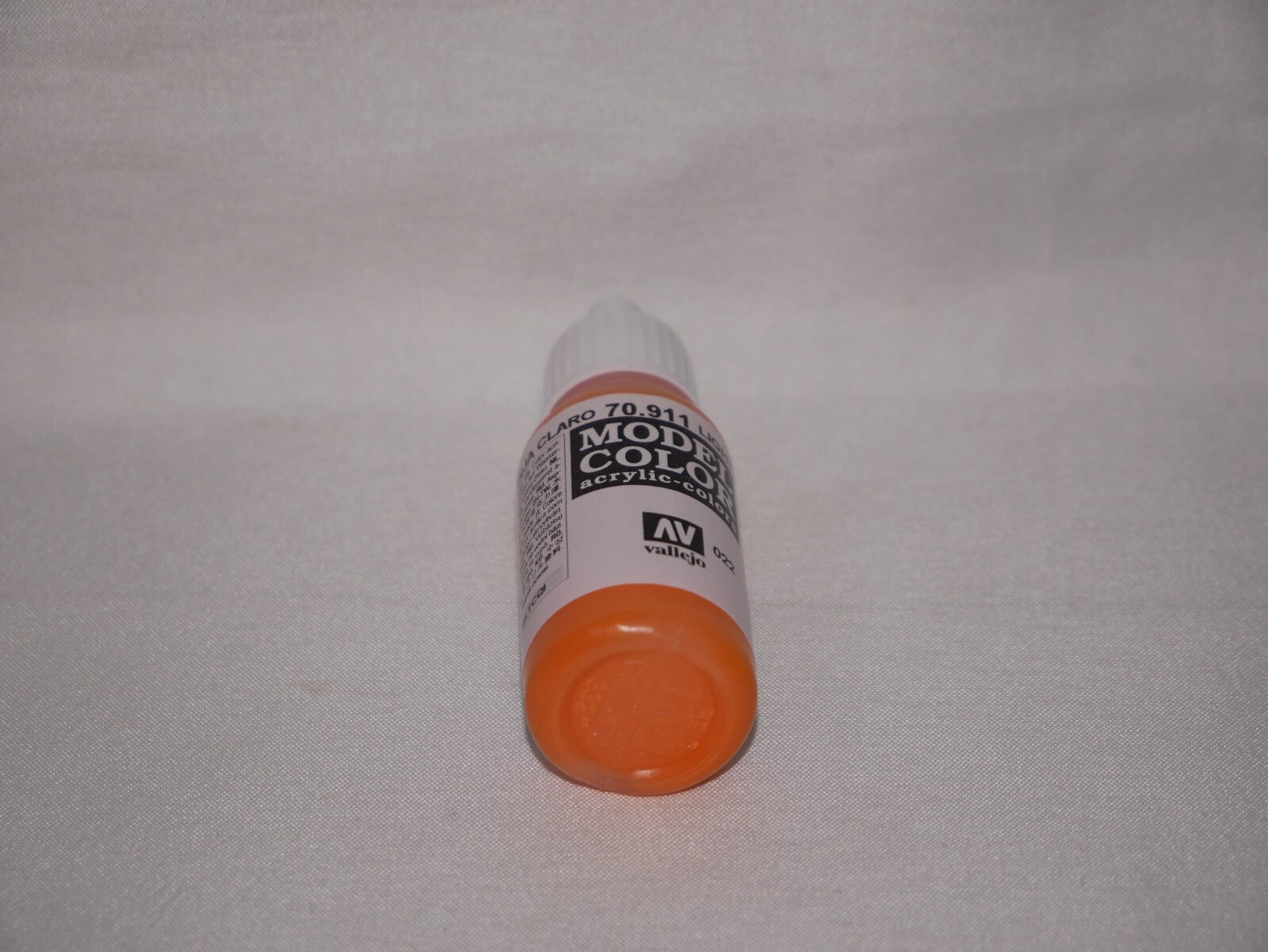 Vallejo Model Color Light Orange Acrylic 17ml/0.57 fl oz Dropper Bottle - 70.911