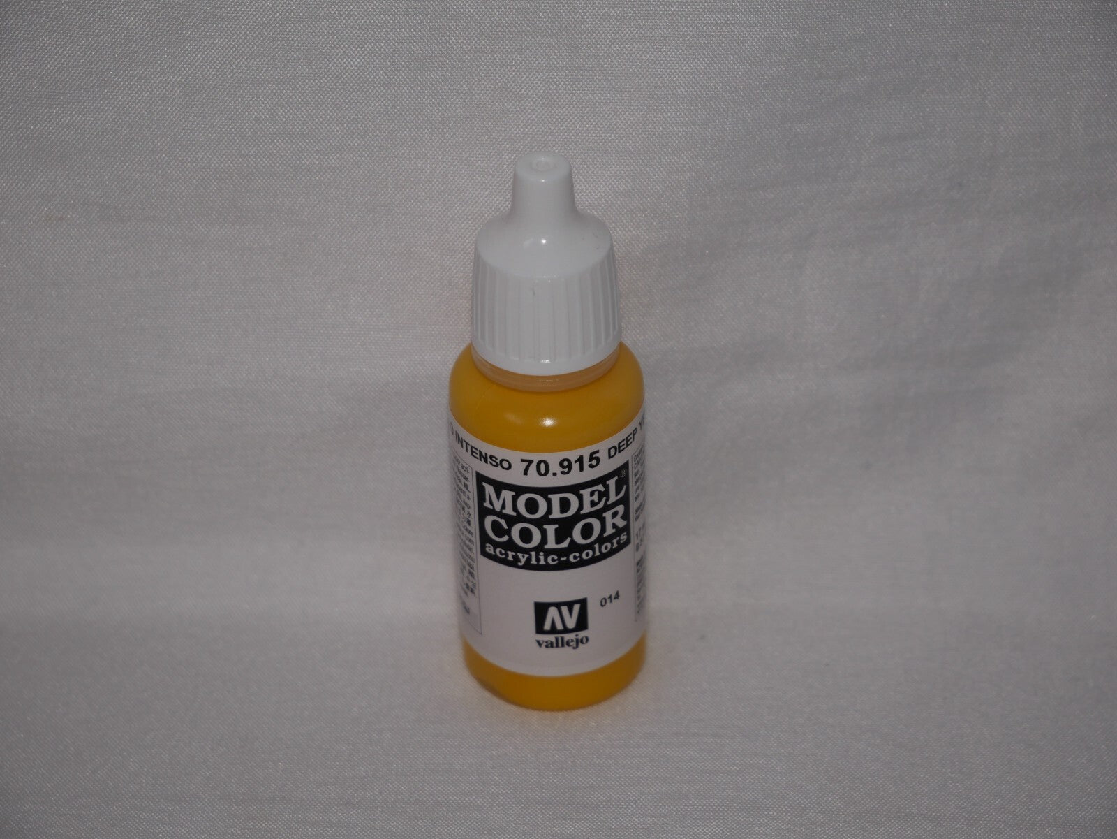 Vallejo Model Color Deep Yellow Acrylic 17ml/0.57 fl oz Dropper Bottle - 70.915