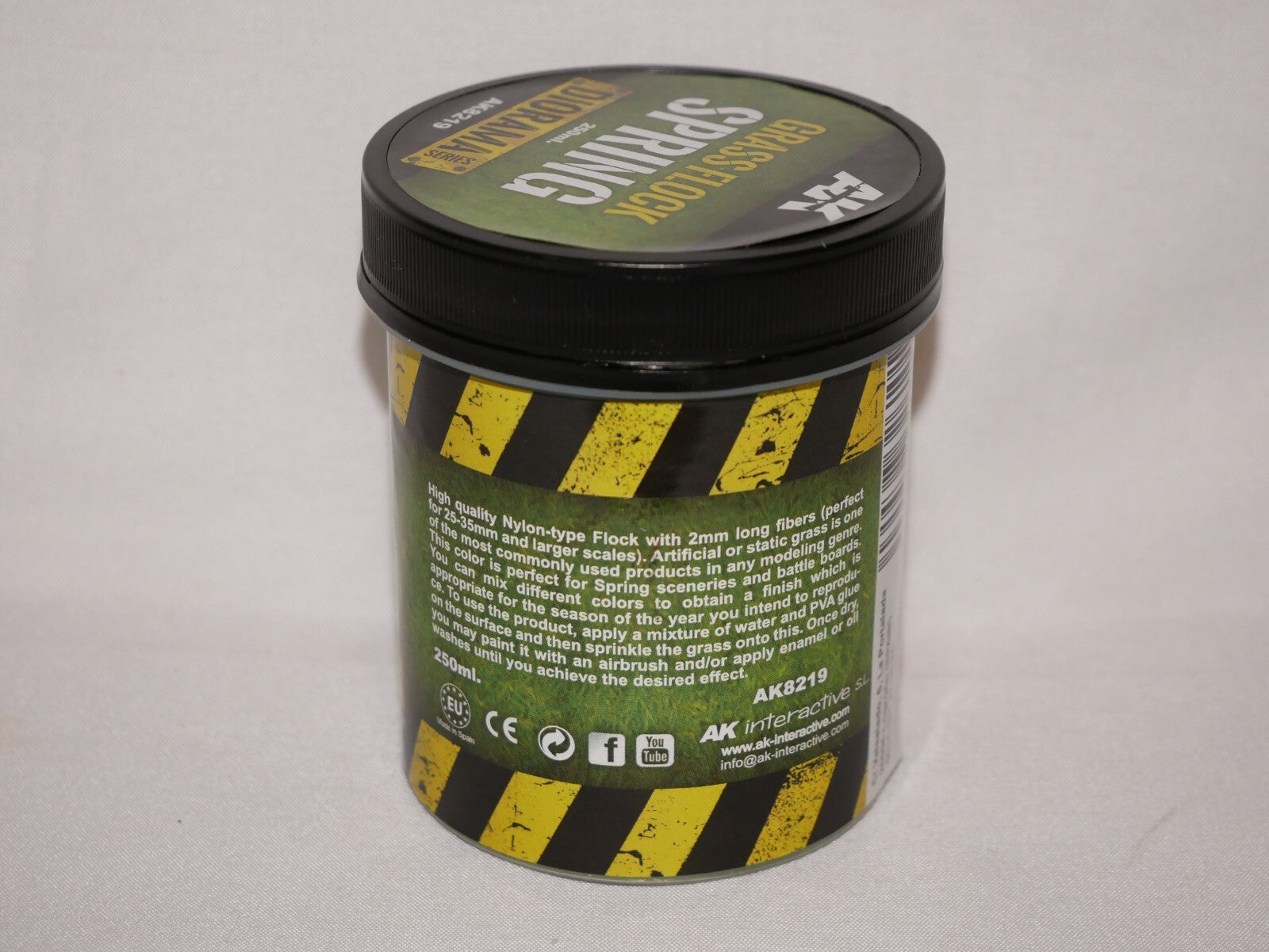 AK Interactive Diorama Series 2mm Spring Grass Flock 250ml Plastic Tub - AK8219