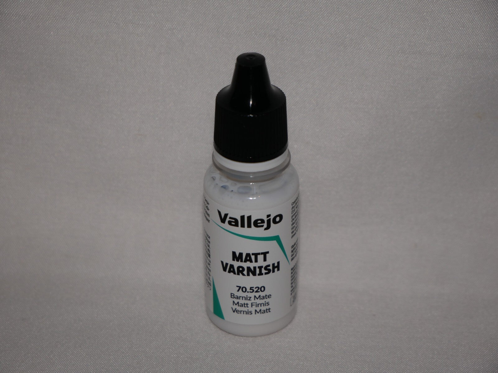 Vallejo Auxiliary Products Matt Varnish 18ml/0.60 fl oz Dropper Bottle - 70.520
