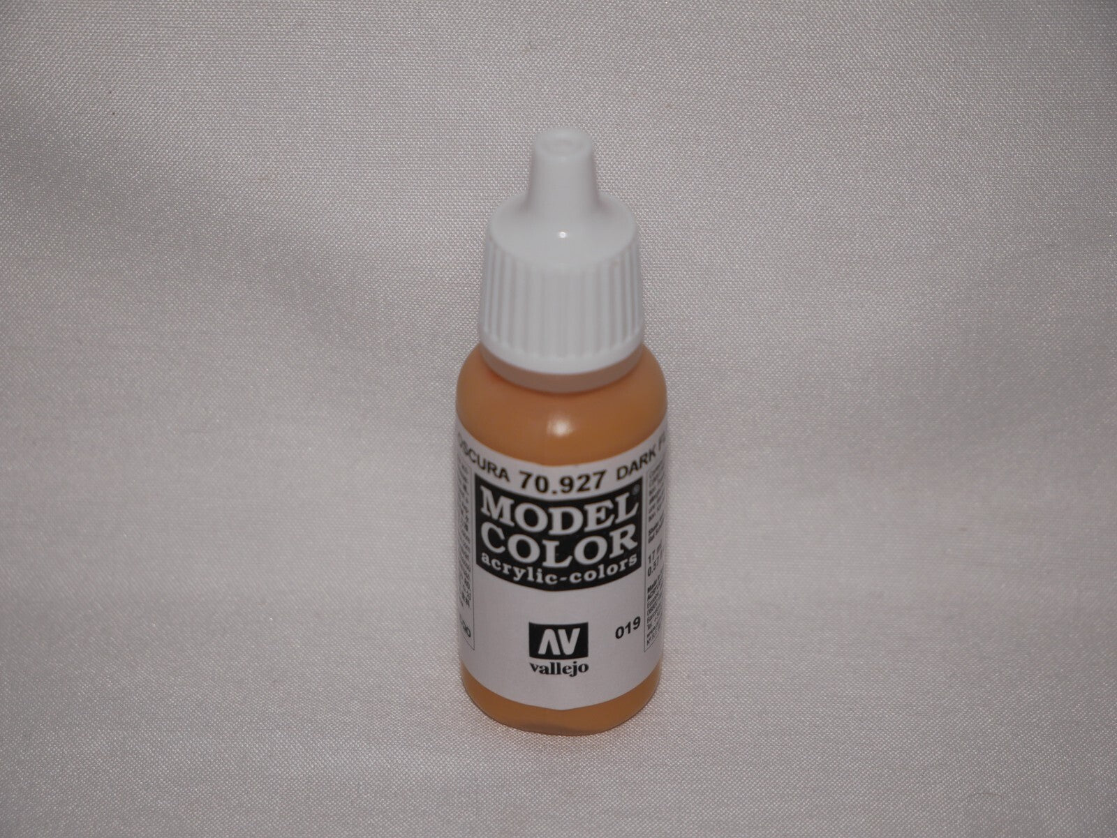 Vallejo Model Color Dark Flesh Acrylic 17ml/0.57 fl oz Dropper Bottle - 70.927