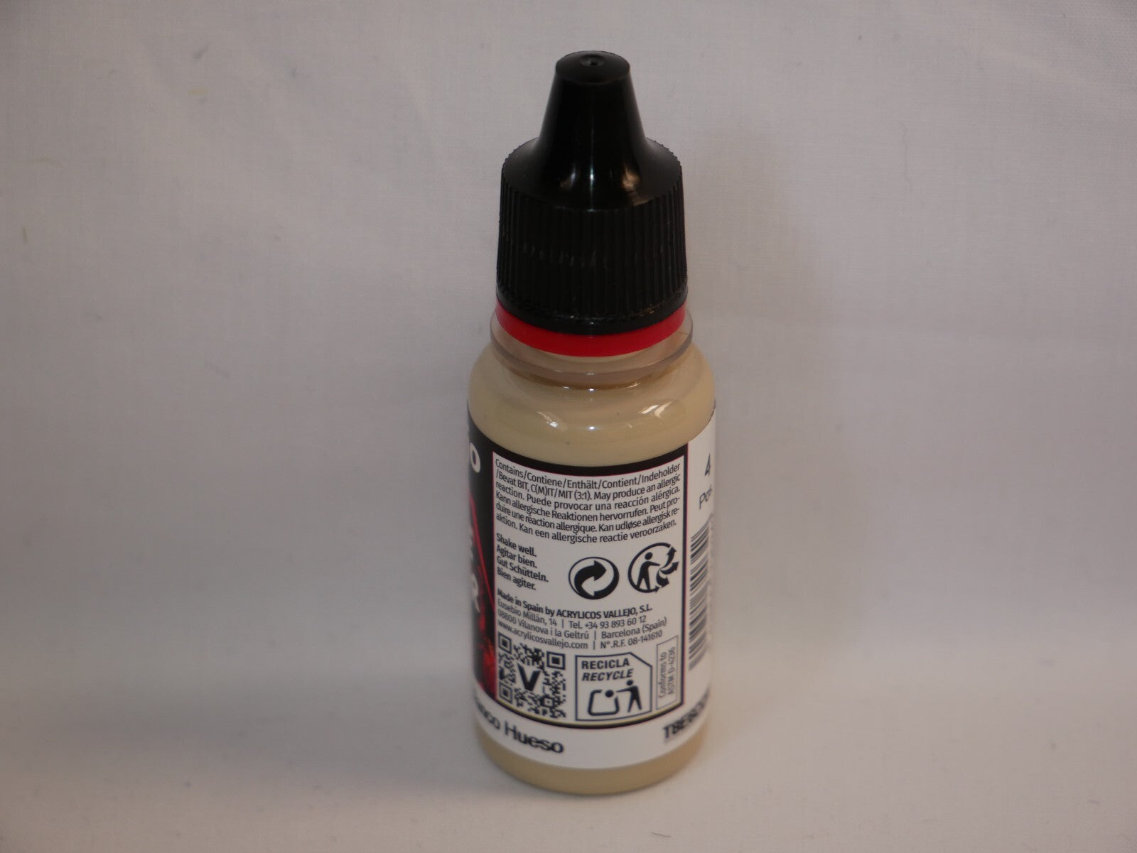 Vallejo Game Color Acrylic Range Bone White 18ml/0.6 fl oz Dropper Bottle - 72.034