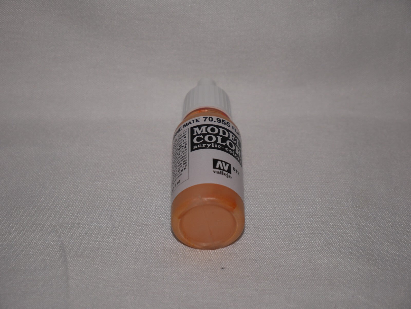 Vallejo Model Color Flat Flesh Acrylic 17ml/0.57 fl oz Dropper Bottle - 70.955