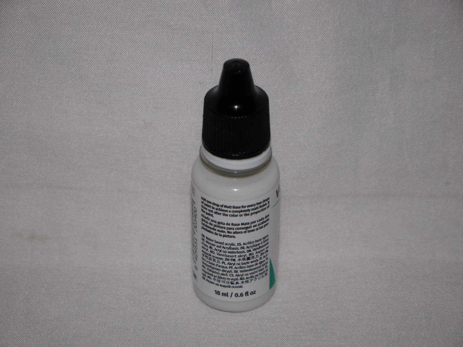 Vallejo Auxiliary Products Matt Base 18ml/0.60 fl oz Dropper Bottle - 70.540