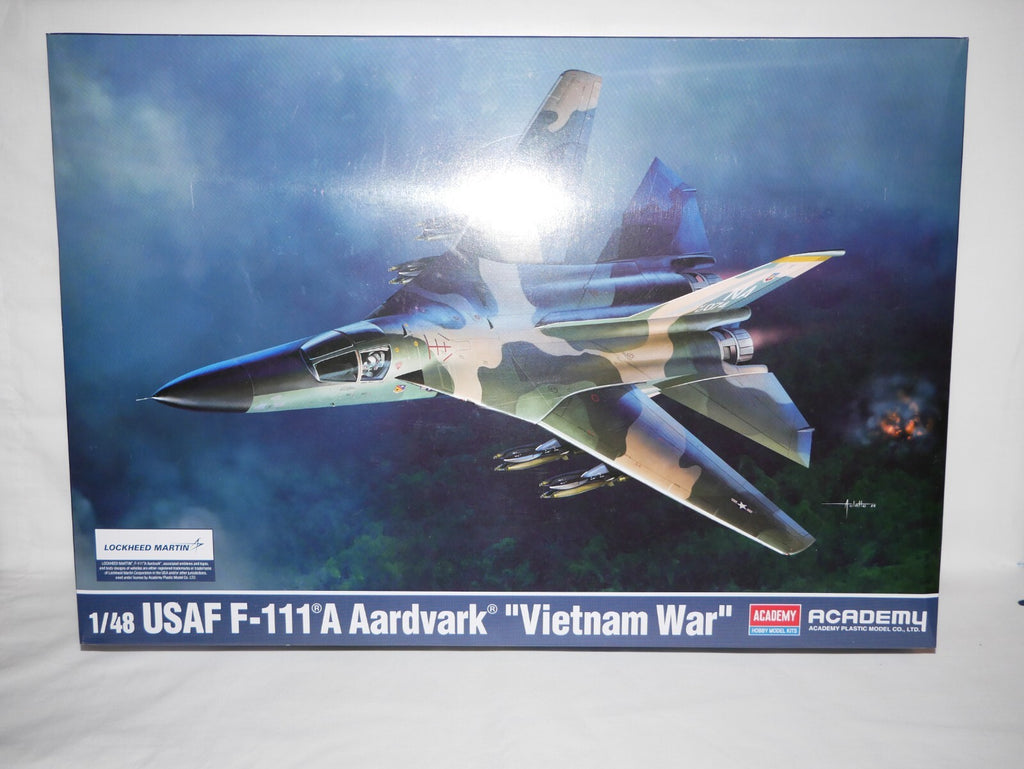 Academy Model Kits 1:48 USAF F-111A Aardvaak "Vietnam War" Skill Level 4 - 12360