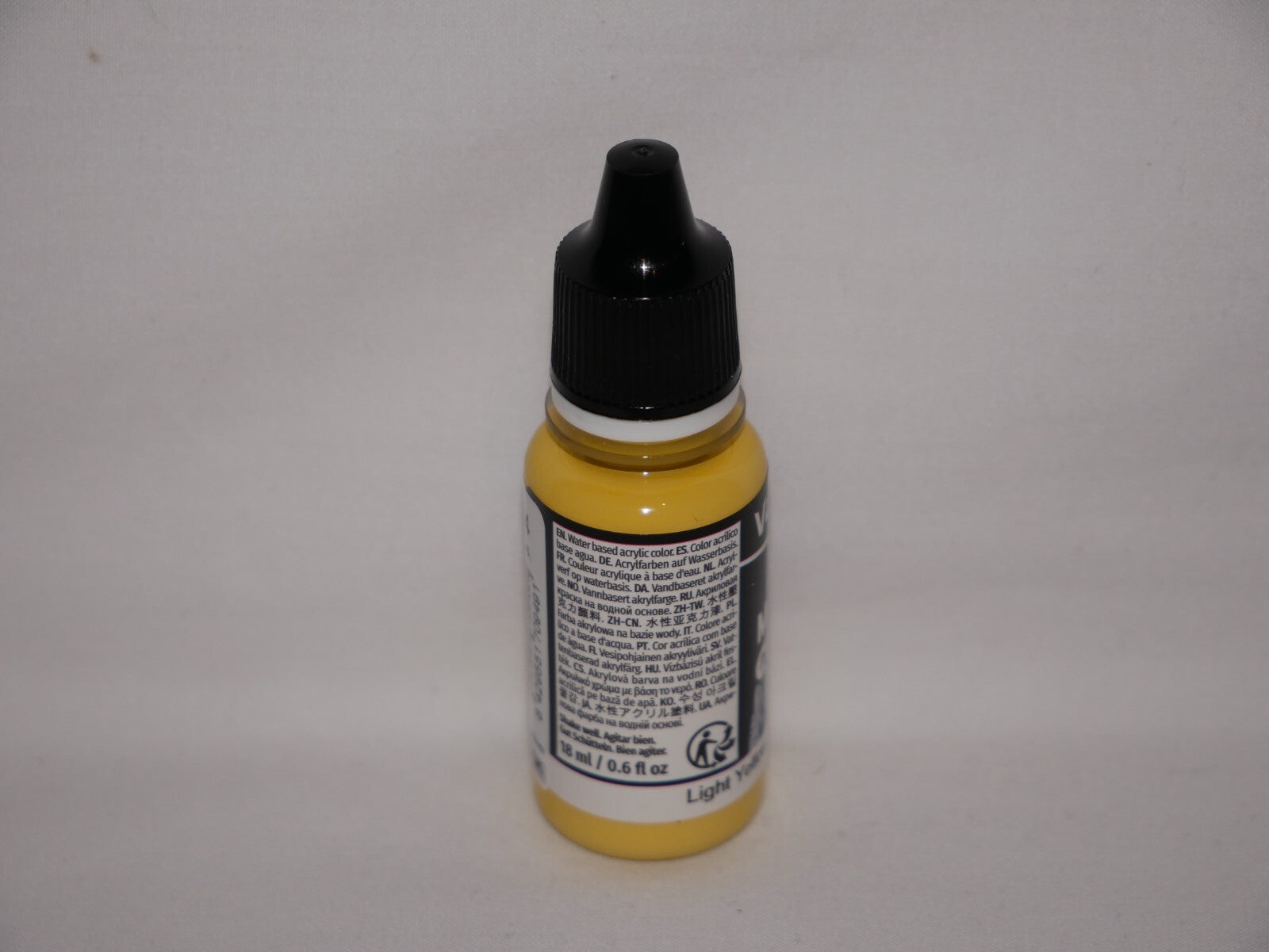 Vallejo Model Color Light Yellow Acrylic 18ml/0.60 fl oz Dropper Bottle - 70.949
