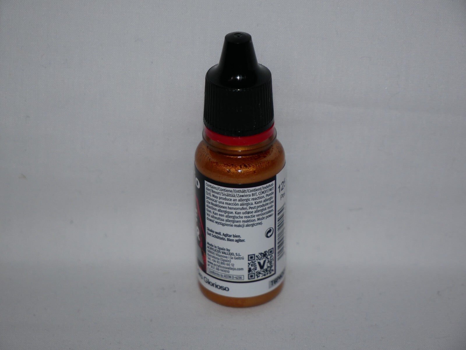 Vallejo Game Color Acrylic Metallics Glorious Gold 18ml Dropper Bottle - 72.056