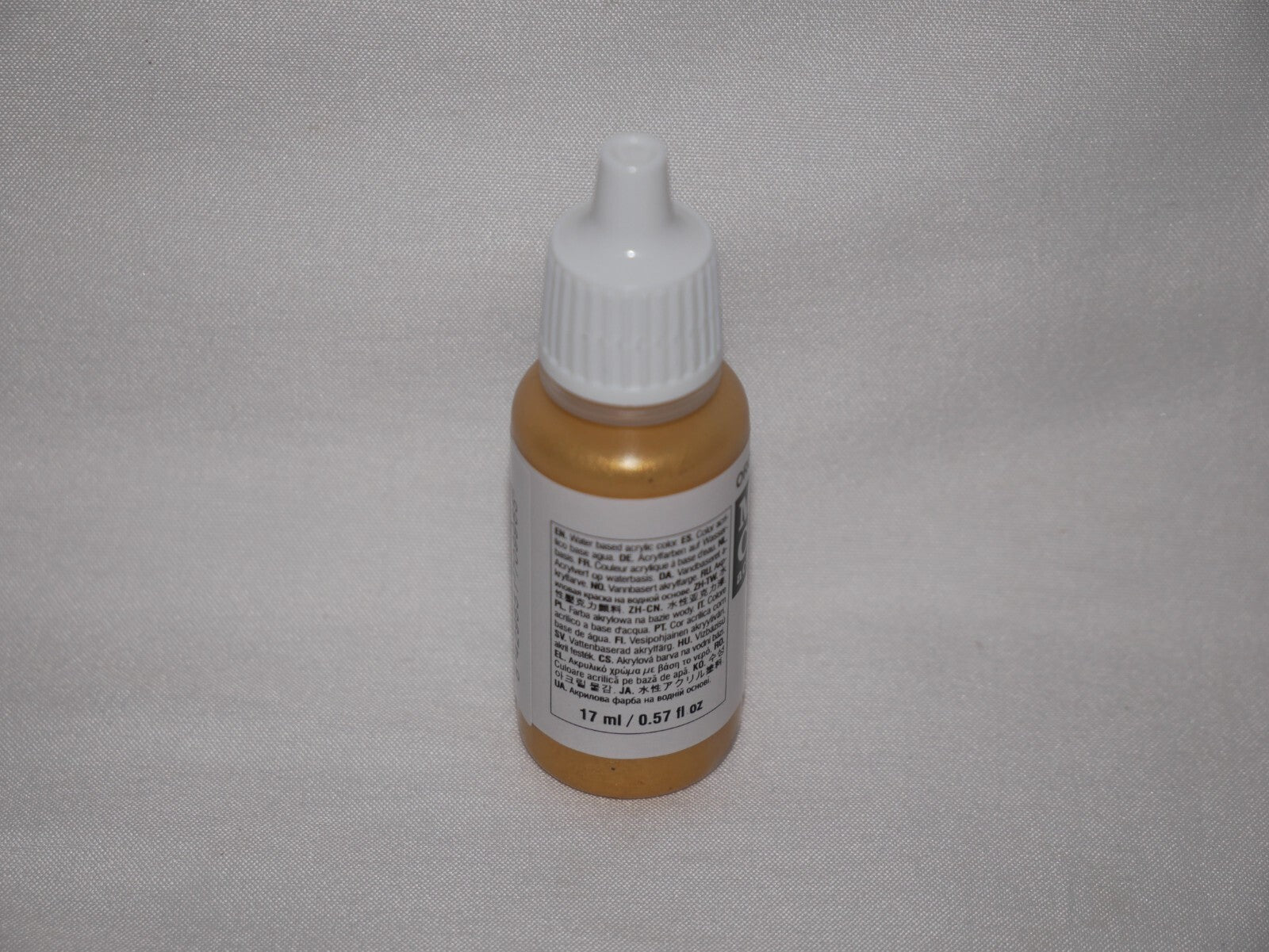 Vallejo Model Color Gold Metallic Acrylic 17ml/0.57 fl oz Dropper Bottle 70.996