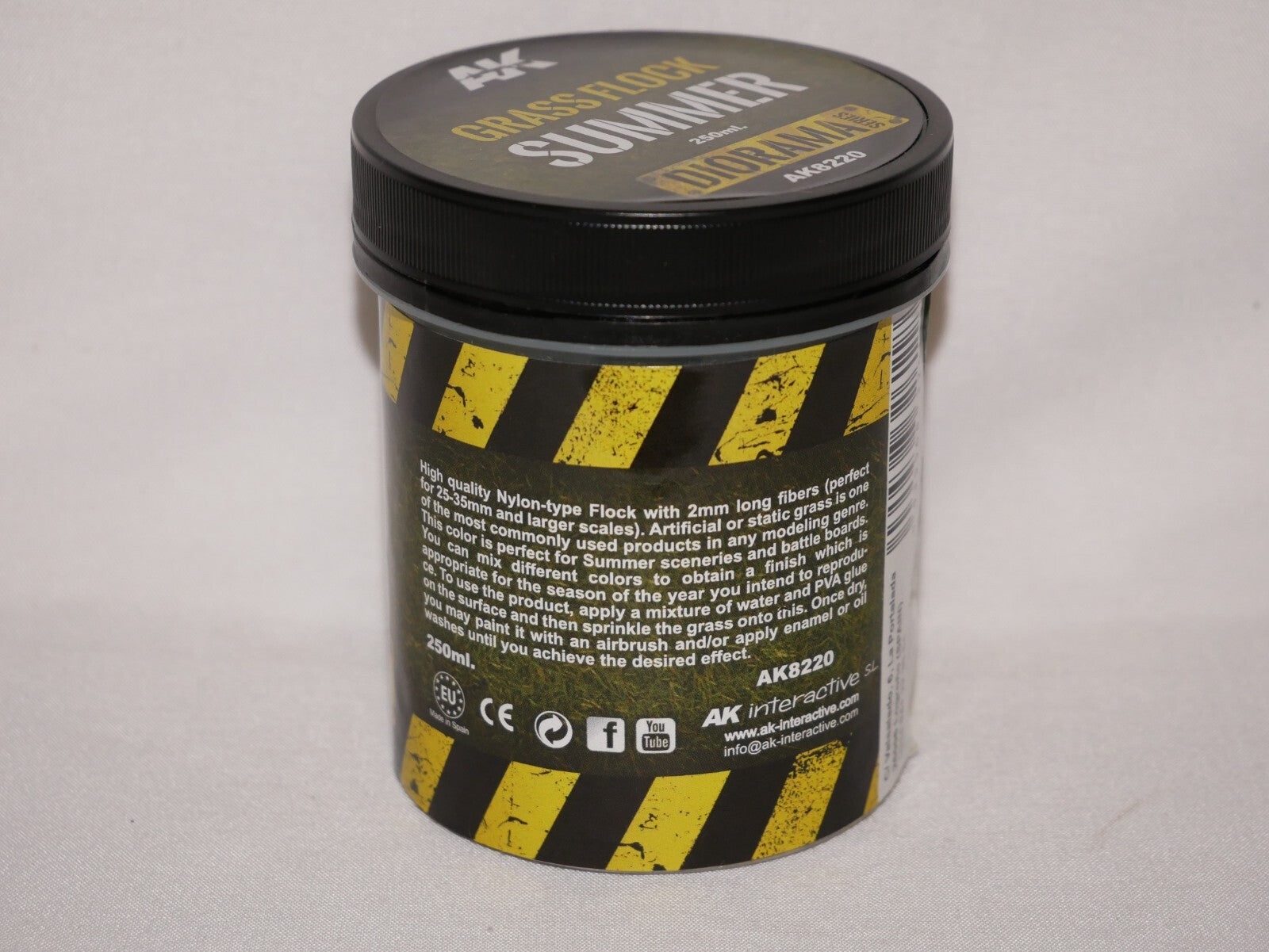 AK Interactive Diorama Series 2mm Summer Grass Flock 250ml Plastic Tub - AK8220