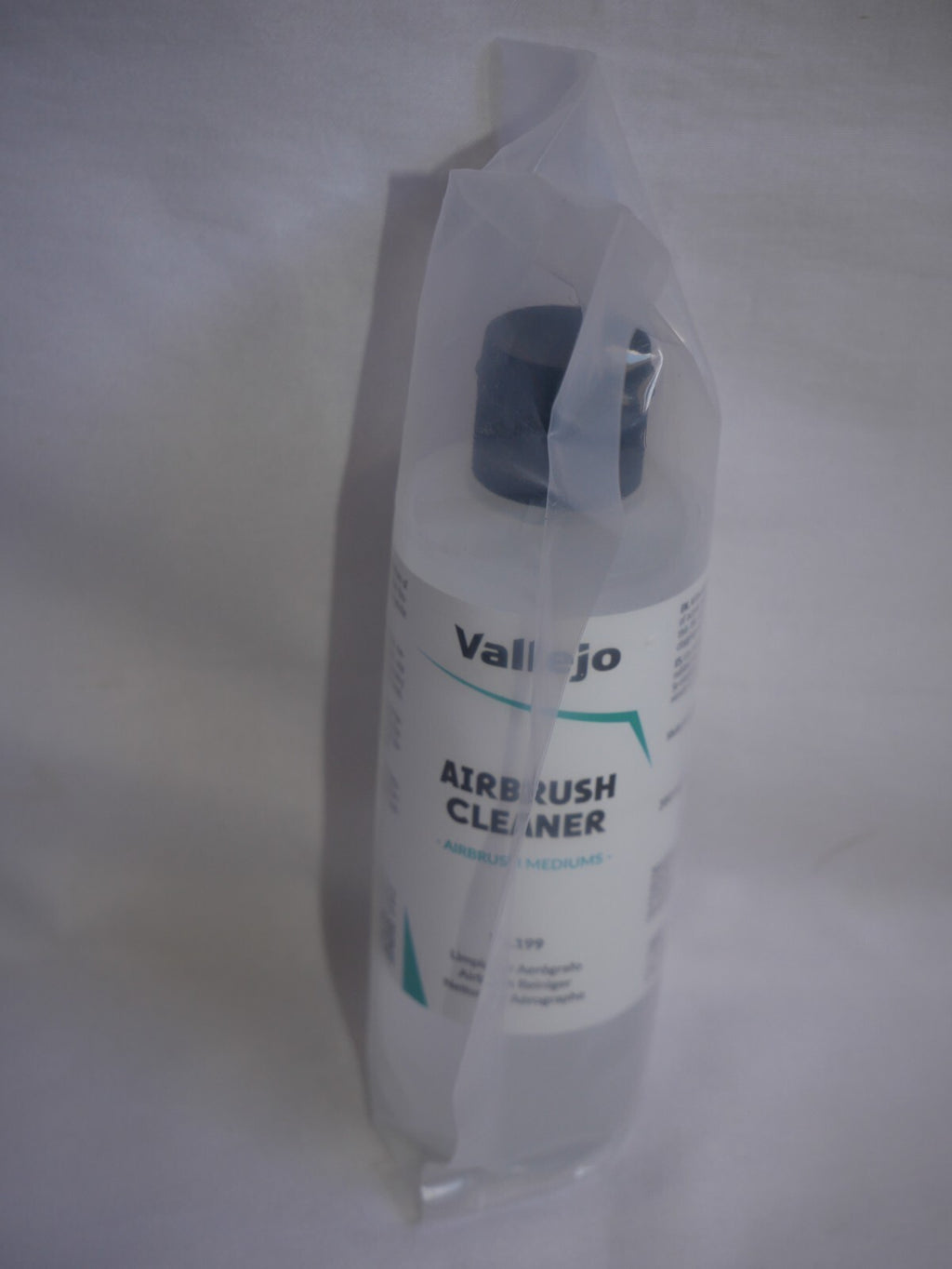 Vallejo Airbrush Mediums Airbrush Cleaner 200ml / 6.76 fl oz Bottle - 71.199