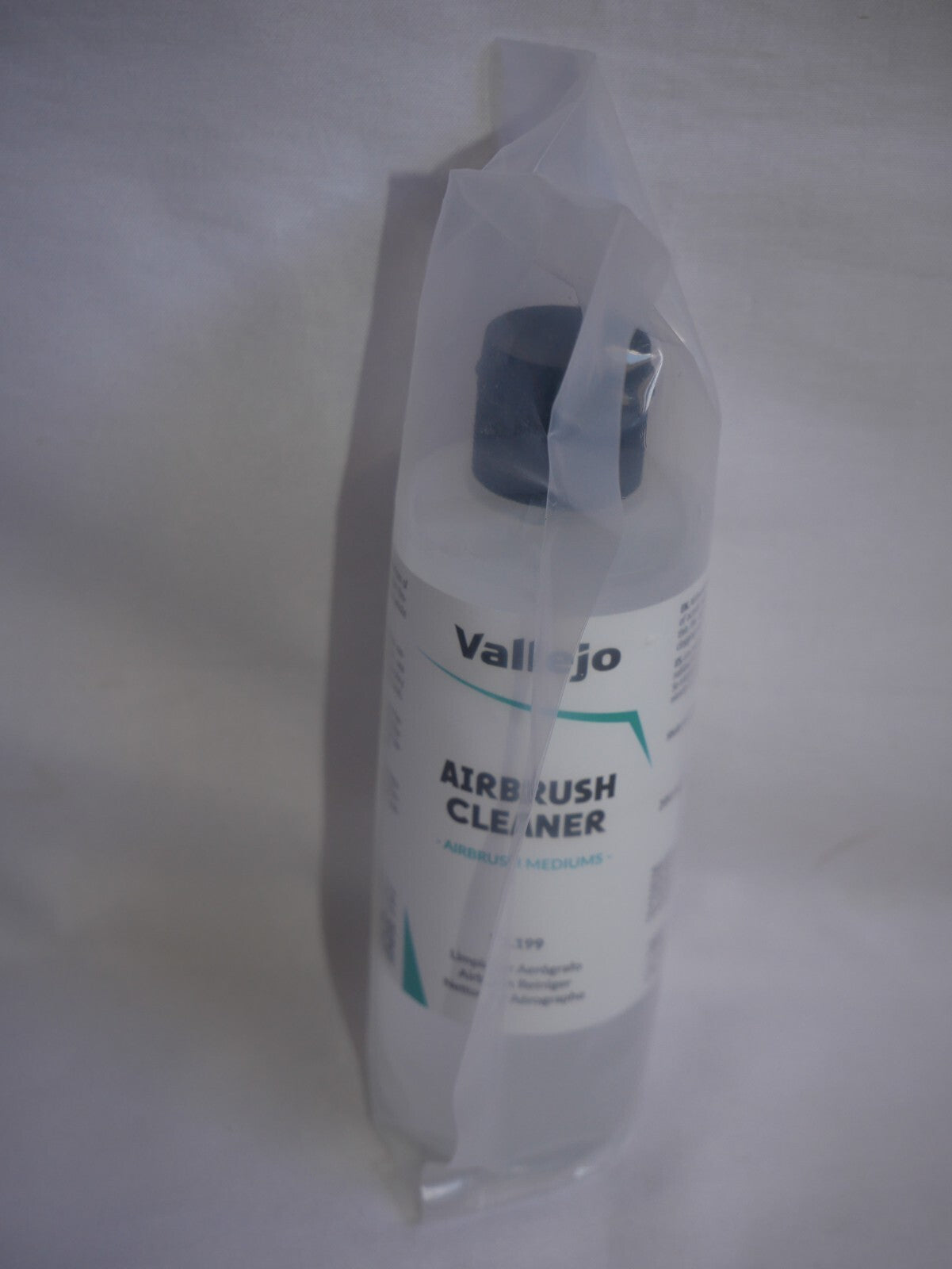 Vallejo Airbrush Mediums Airbrush Cleaner 200ml / 6.76 fl oz Bottle - 71.199