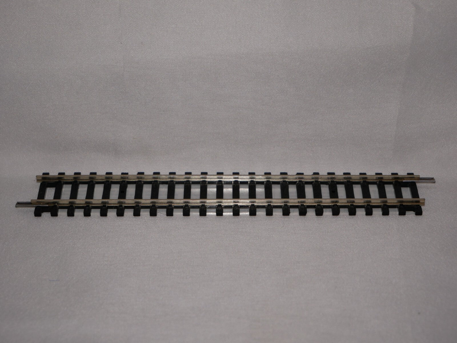 Hornby 1:76 Scale Model Railway Track Single Piece Standard Straight Track R600