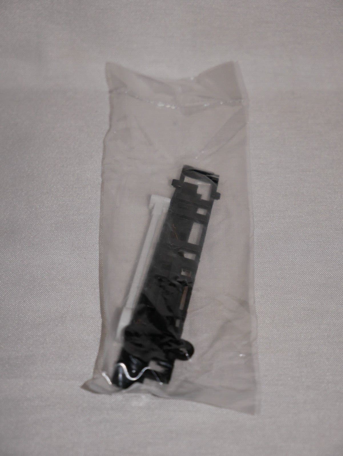 Hornby 1:76 Model Railway Track Accessories Uncoupling Ramp & Marker Post - R617