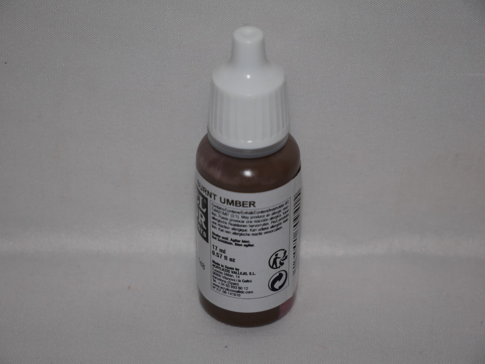 Vallejo Model Color Burnt Umber Acrylic 17ml /0.57 fl oz Dropper Bottle - 70.941