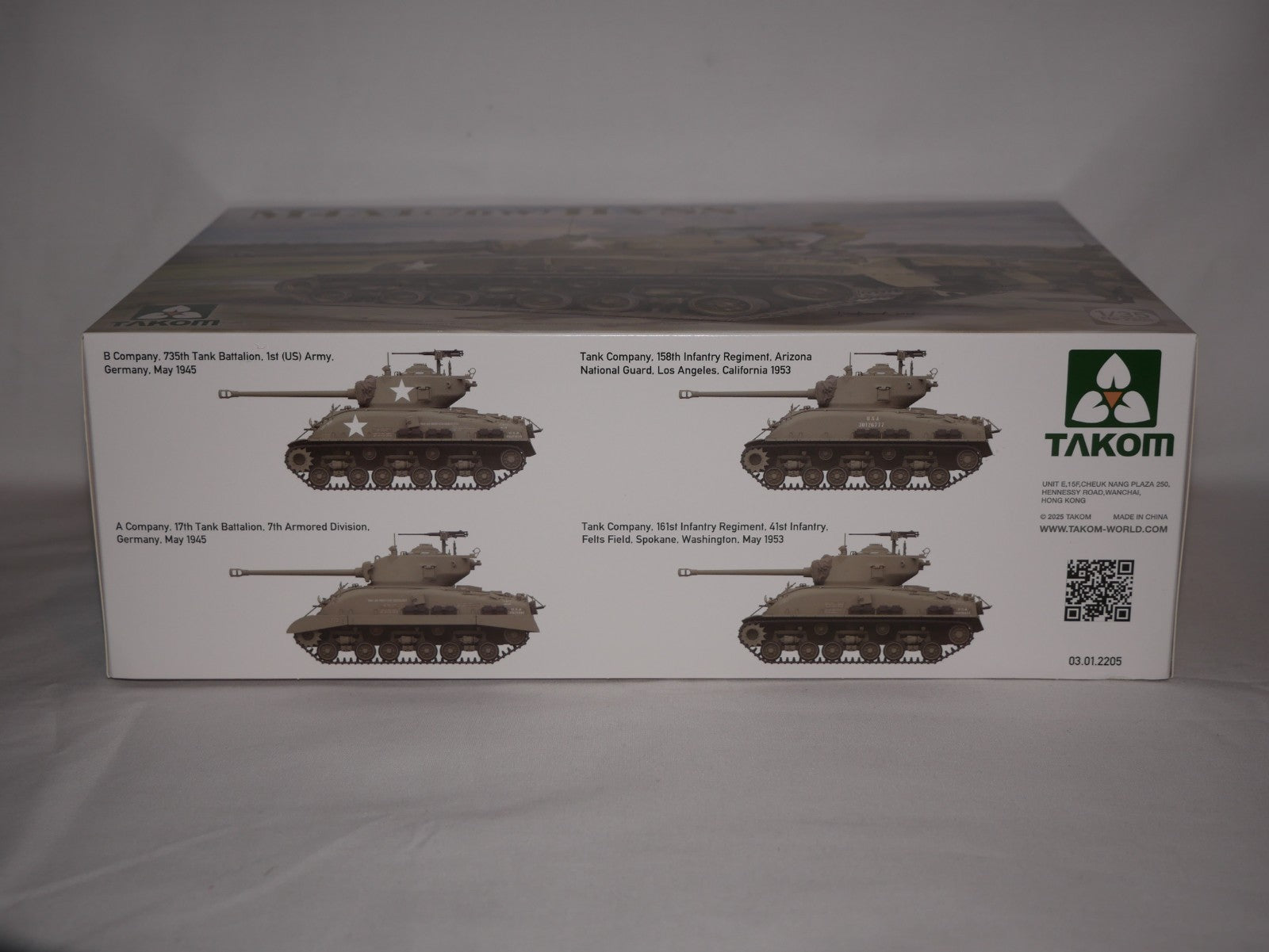 Takom 1:35 Scale WWII US Sherman M4A1 (76W) HVSS Medium Tank Model Kit - 2205