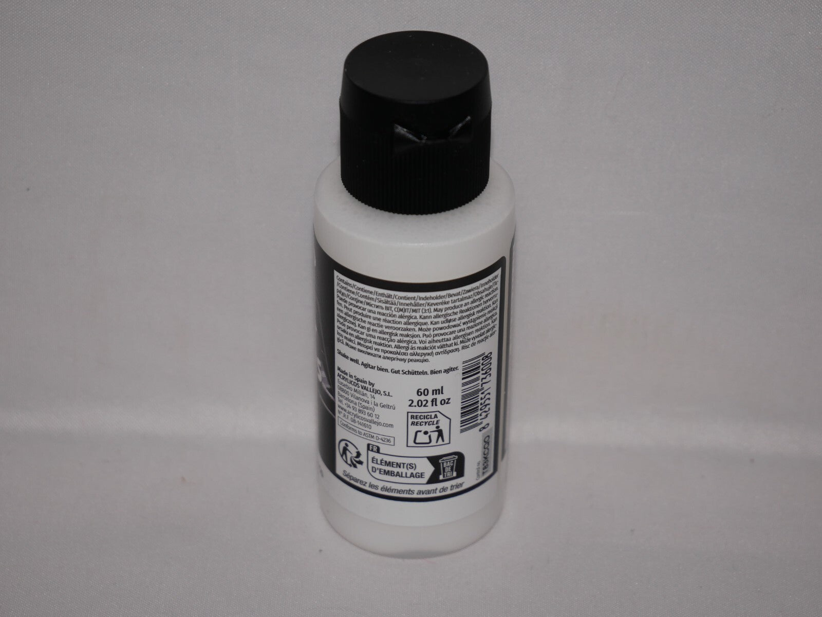 Vallejo Polyurethane Surface Primer White 60ml / 2.02 fl oz Bottle - 73.600