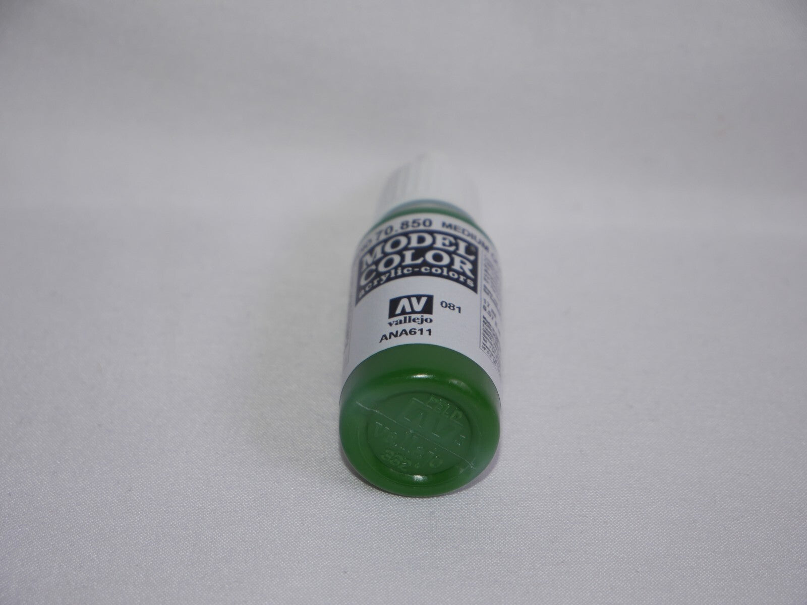 Vallejo Model Color Medium Olive Acrylic 17ml/0.57 fl oz Dropper Bottle - 70.850