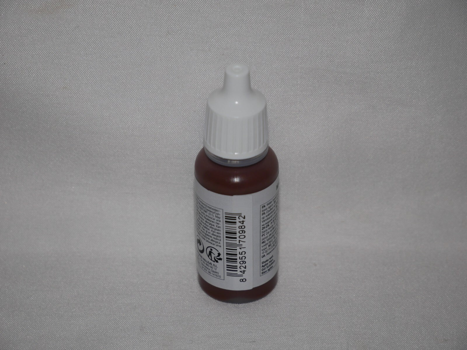 Vallejo Model Color Flat Brown Acrylic 17ml/0.57 fl oz Dropper Bottle - 70.984