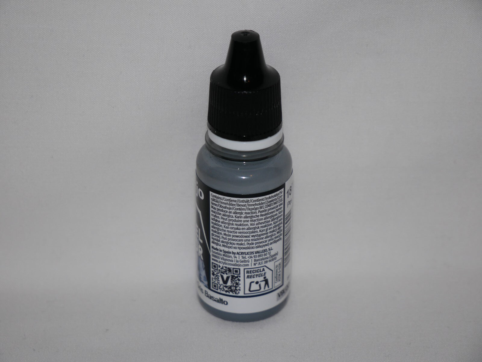 Vallejo Model Color Basalt Grey Acrylic 18ml/0.60 fl oz Dropper Bottle - 70.869