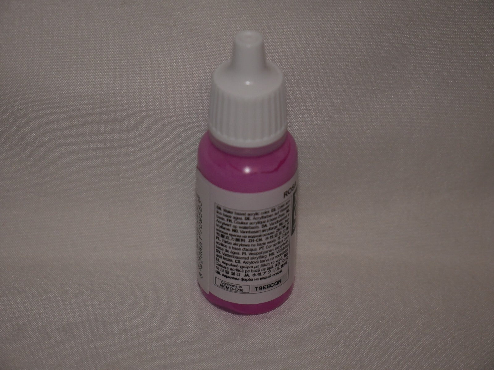 Vallejo Model Color Pink Acrylic 17ml/0.57 fl oz Dropper Bottle - 70.958