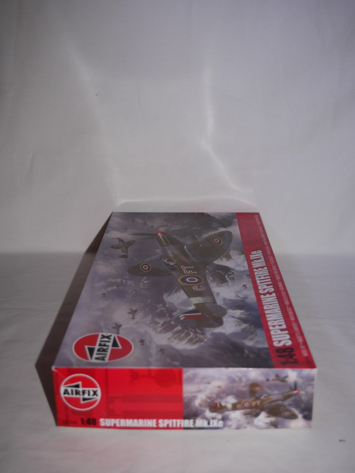Airfix 1:48 Scale WWII Supermarine Spitfire Mk.IXe Model Skill Level 2 - A05144