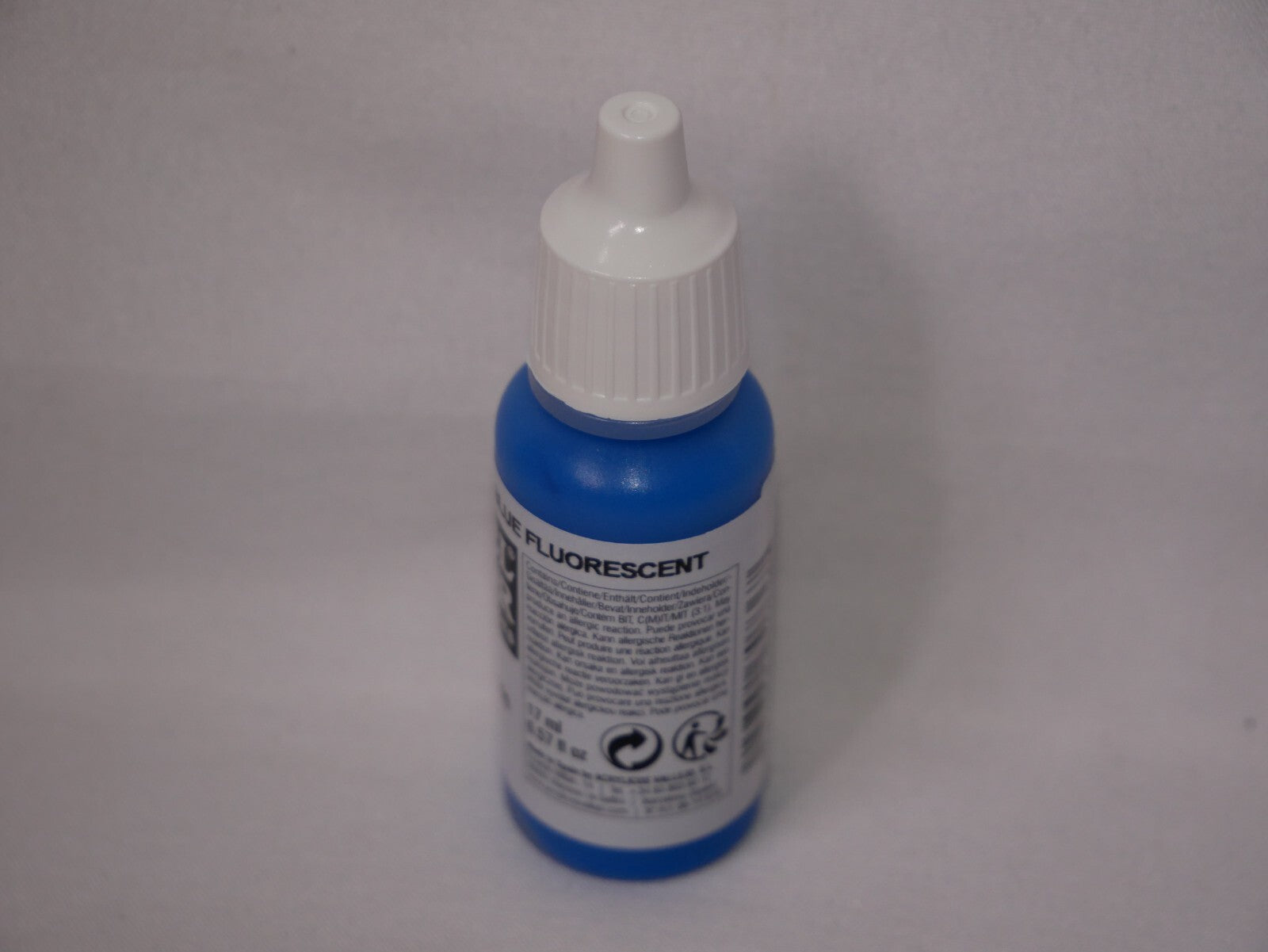 Vallejo Model Color Blue Fluorescent Acrylic 17ml/0.57 fl oz Dropper - 70.736